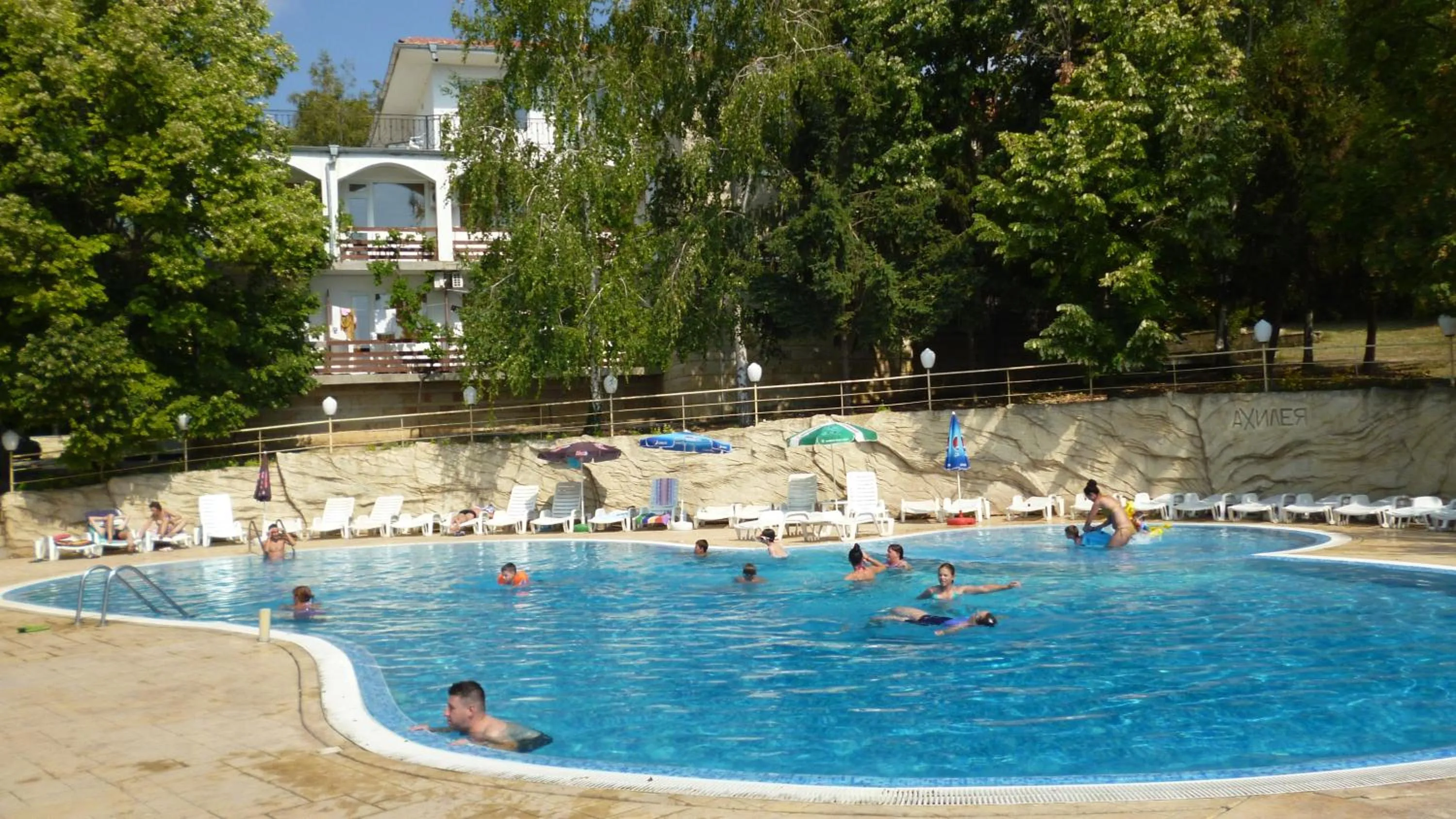 Swimming pool in Ahilea Hotel - Free Pool Access