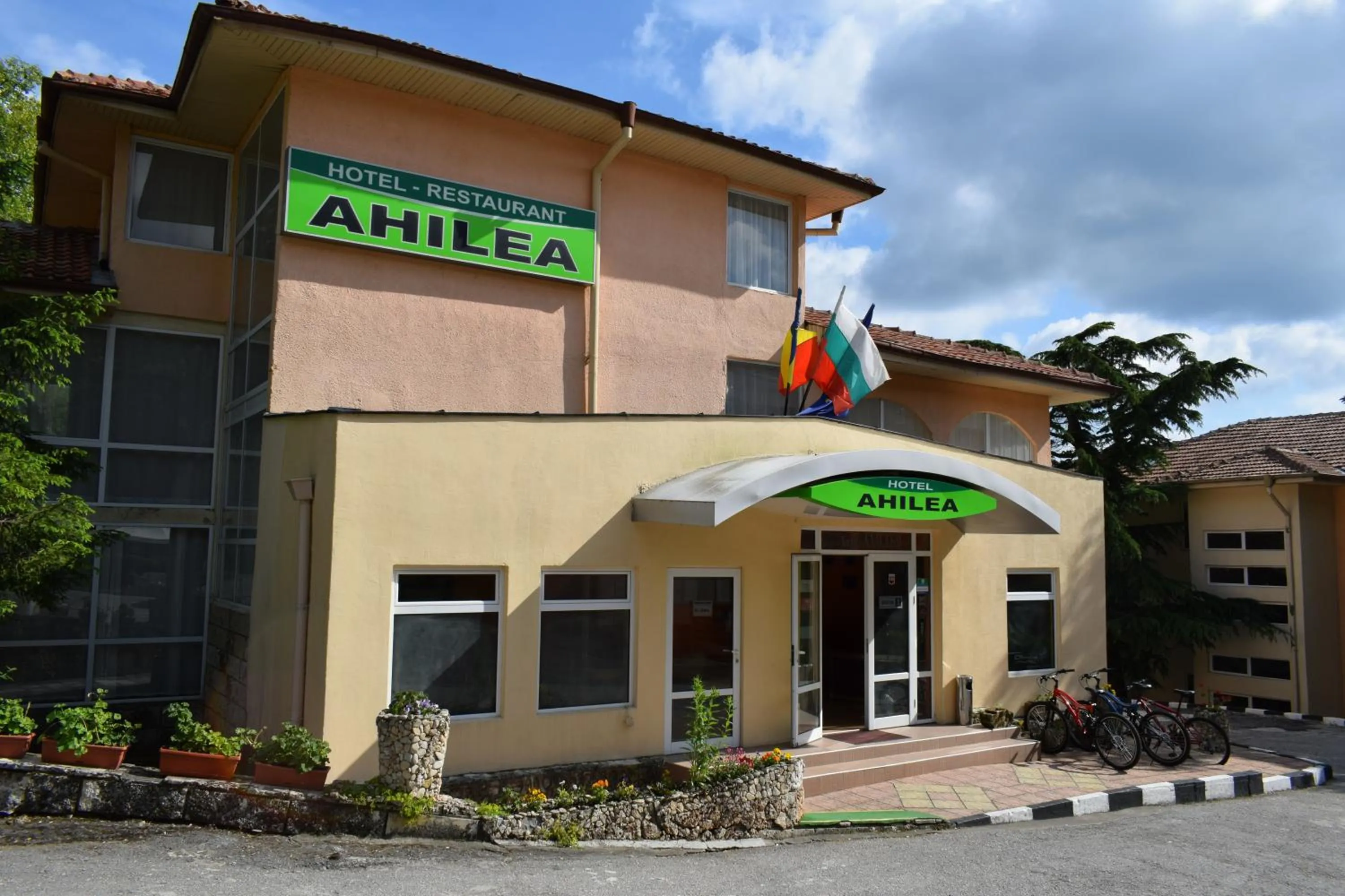 Facade/entrance in Ahilea Hotel - Free Pool Access