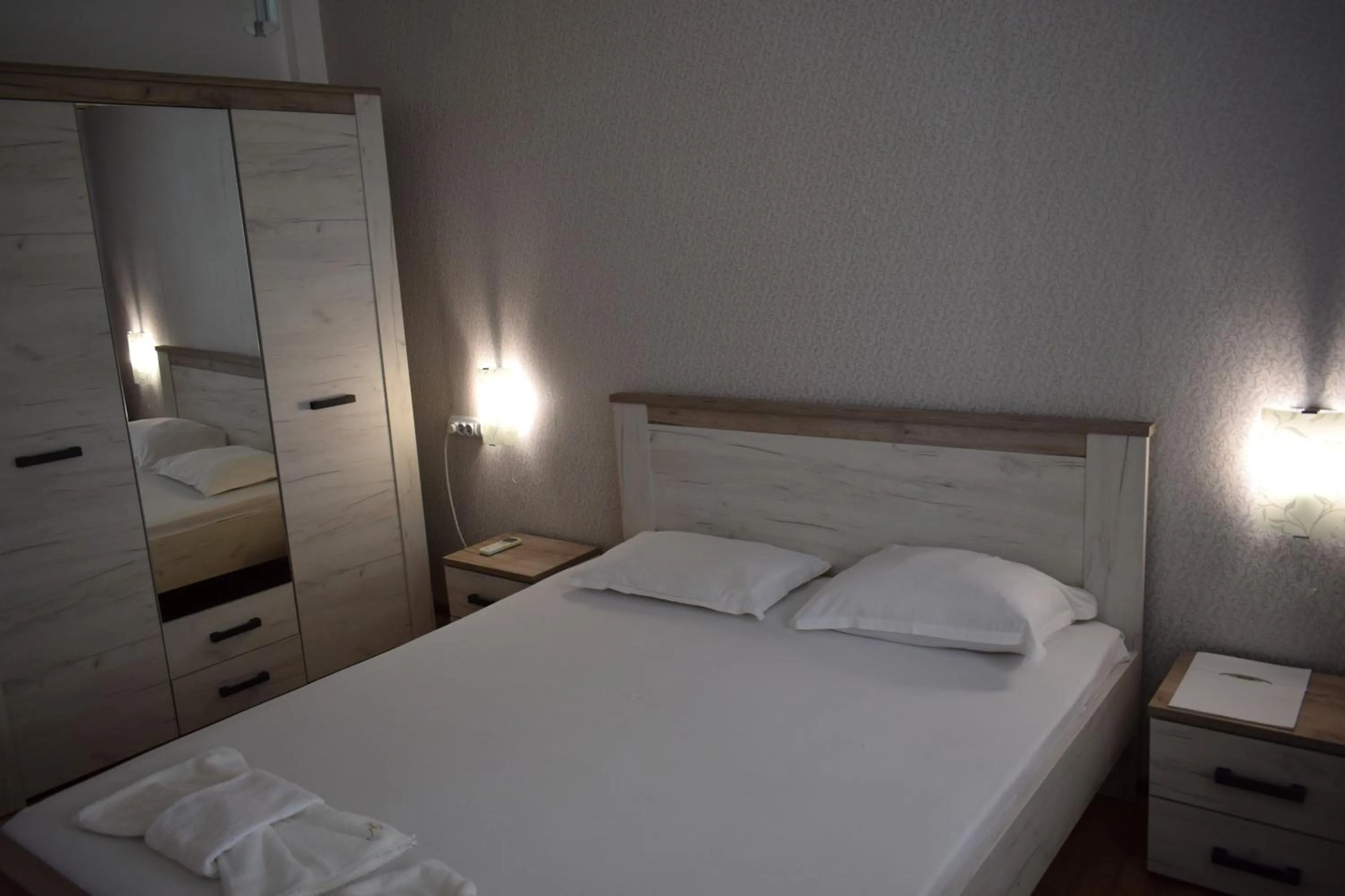 Photo of the whole room, Bed in Ahilea Hotel - Free Pool Access