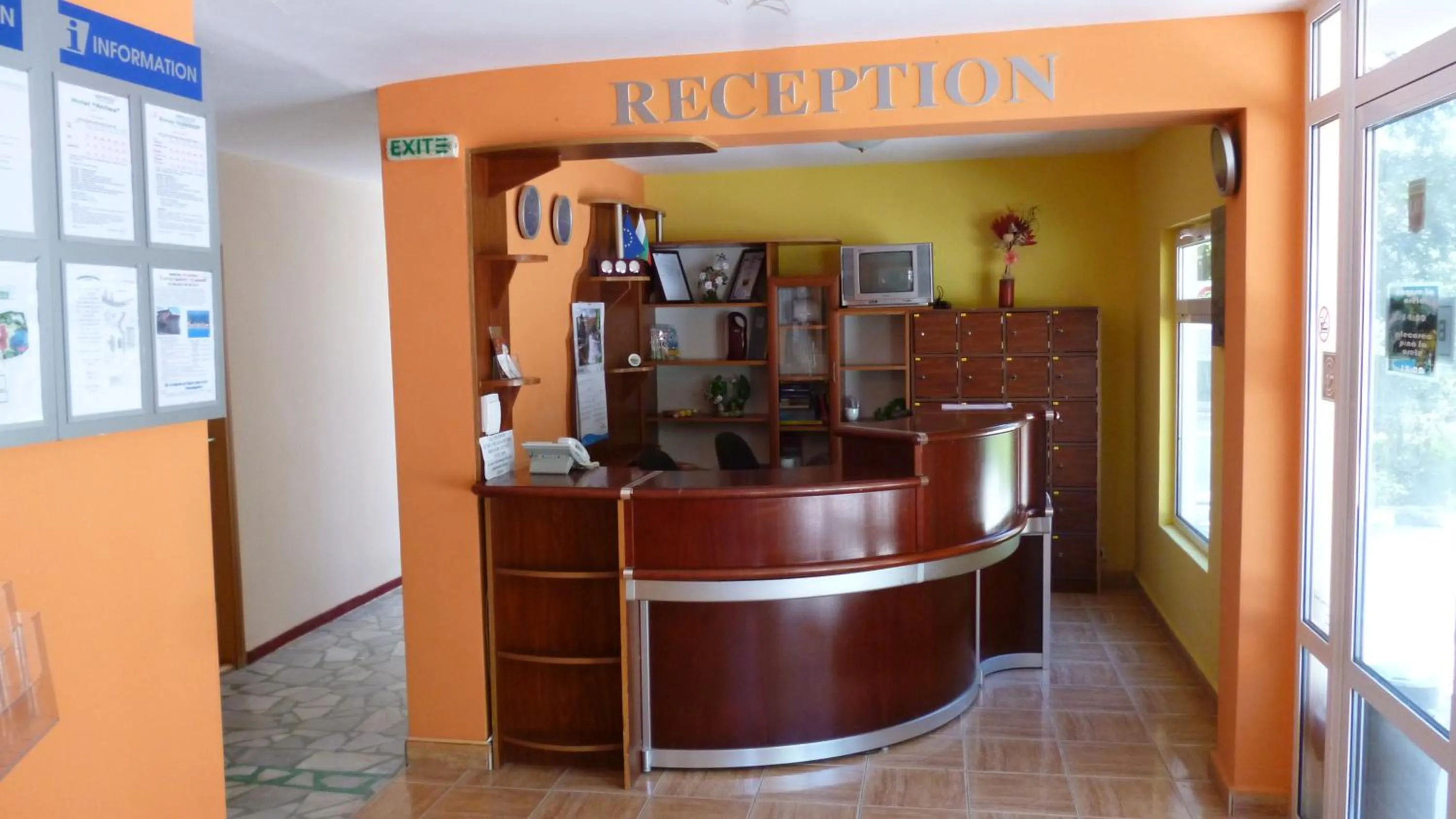 Lobby or reception in Ahilea Hotel - Free Pool Access