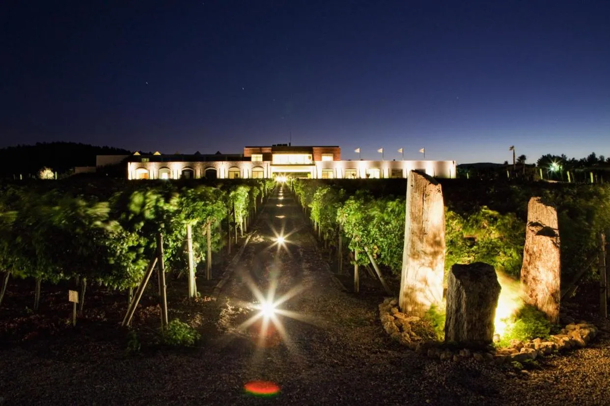 Facade/entrance in Two Rooms Hotel