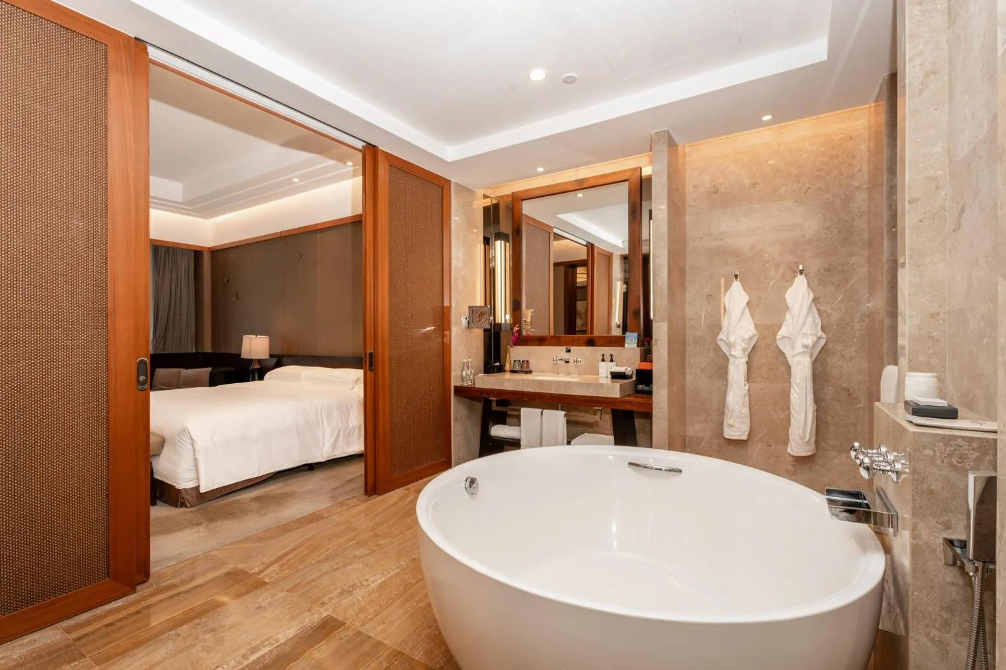 Photo of the whole room, Bed in InterContinental Kunming by IHG