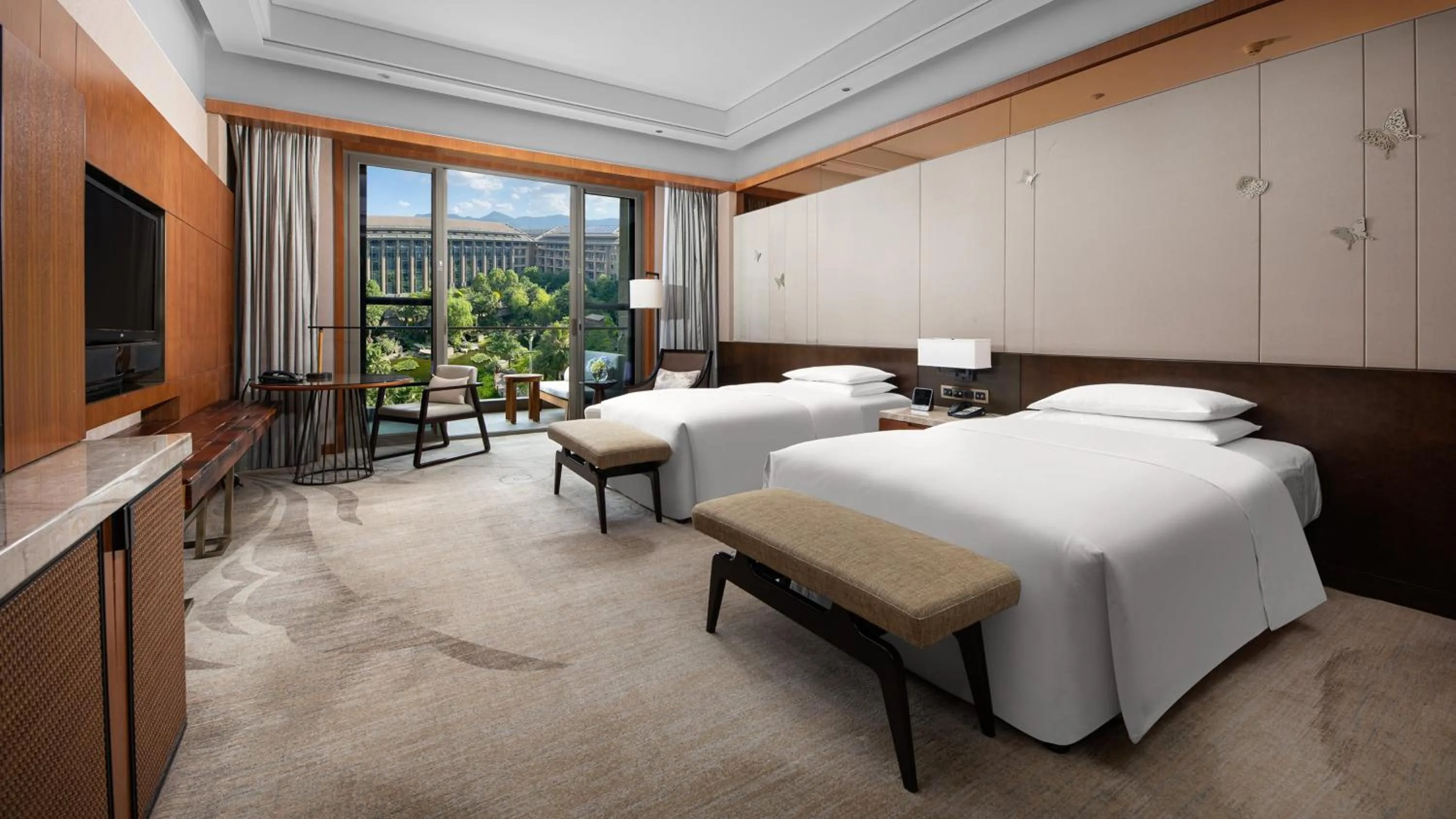 Photo of the whole room, Bed in InterContinental Kunming by IHG