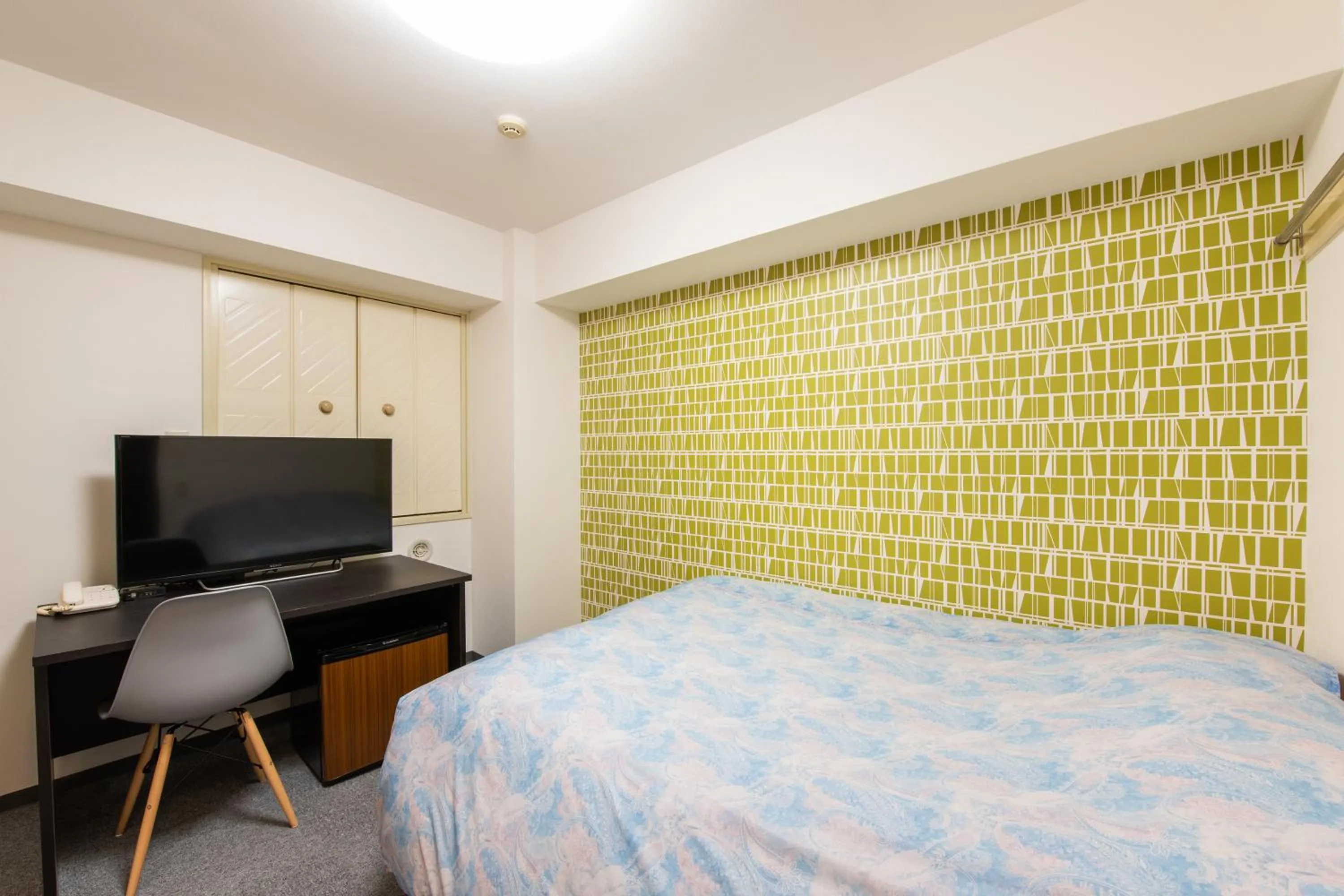 Bed in Yokohama Sakuragicho Town Hotel