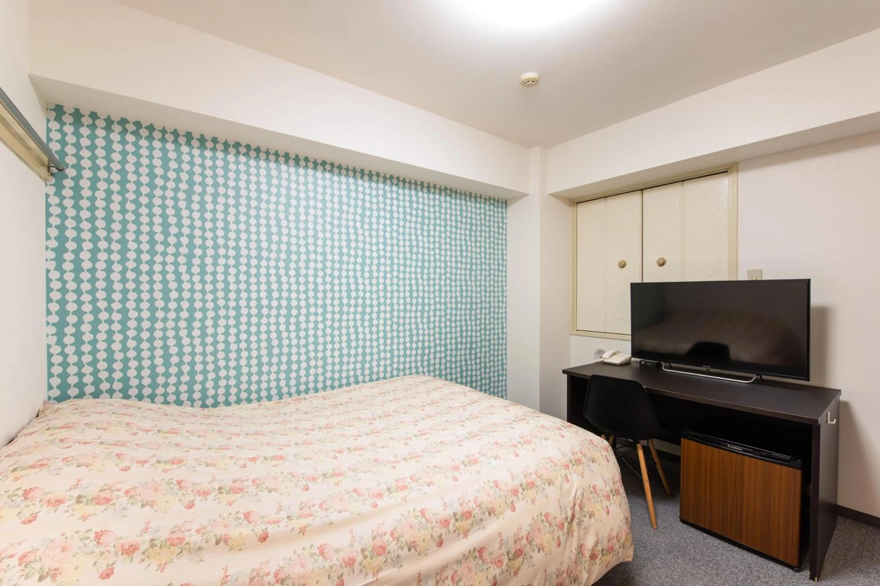 Bed in Yokohama Sakuragicho Town Hotel