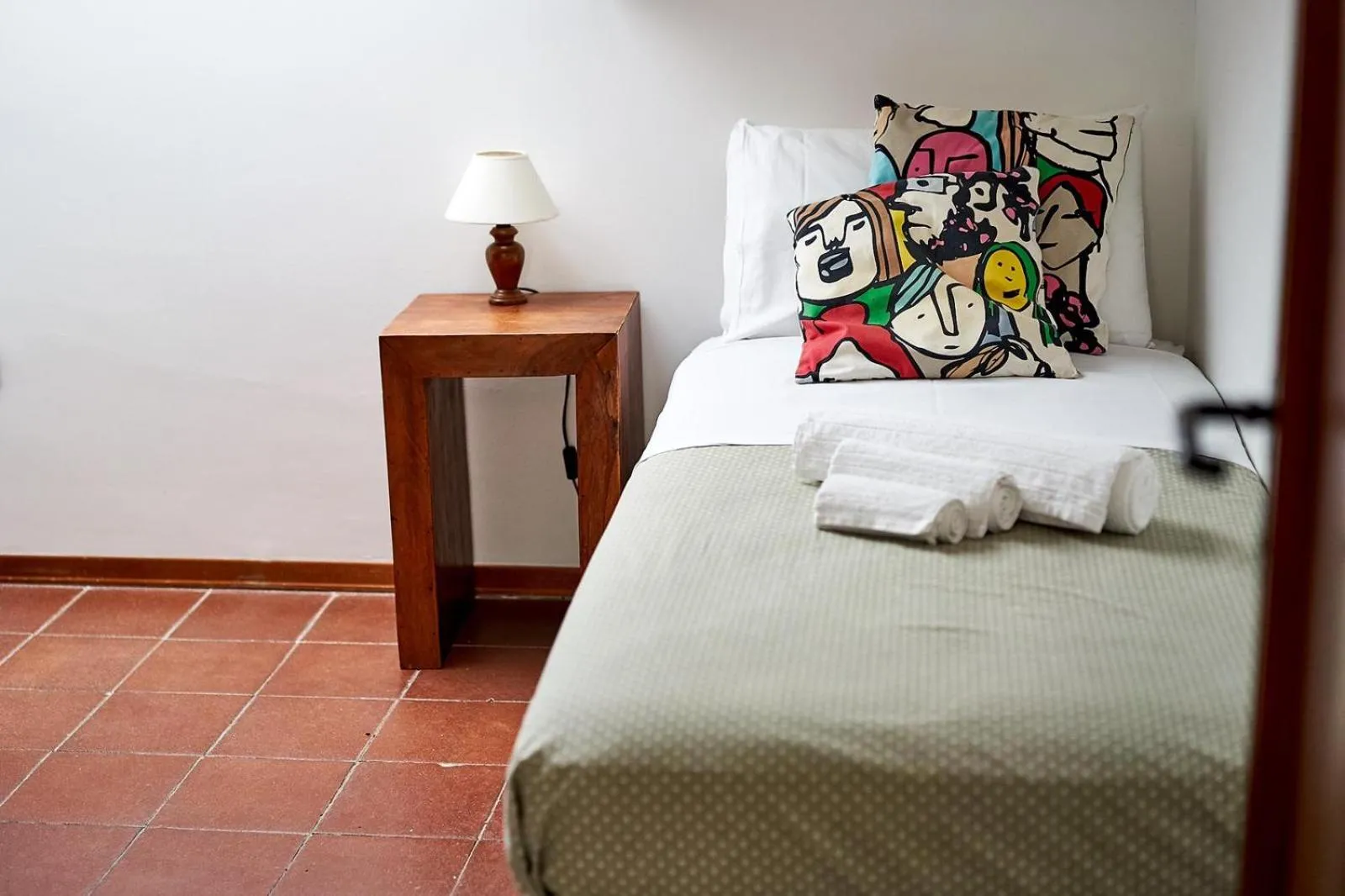 Bed in LuminHouse Mondello Valdesi