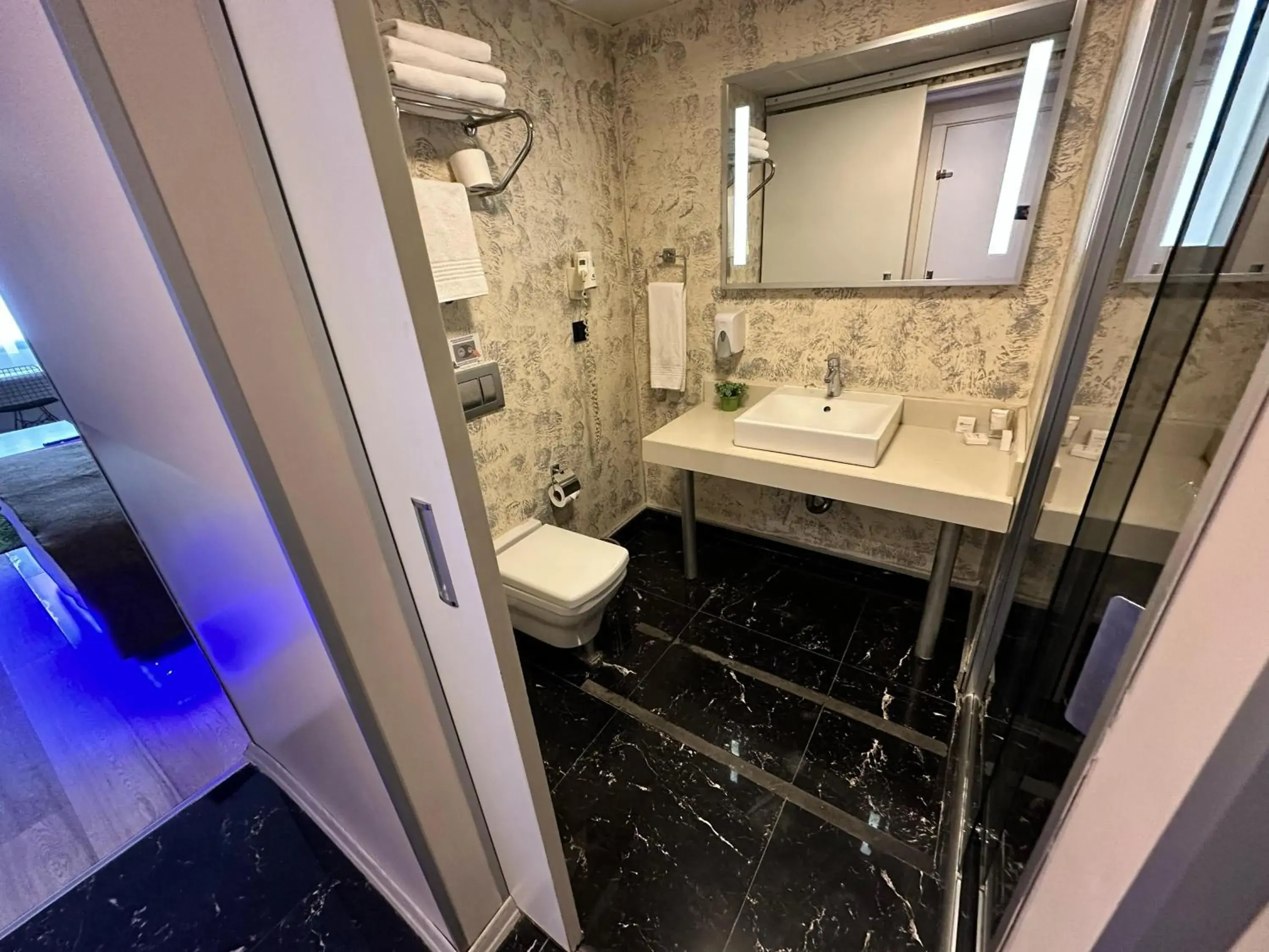 Standard Twin Room - single occupancy in Tempo Suites Airport Standard Twin Room - single occupancy in Tempo Suites Airport