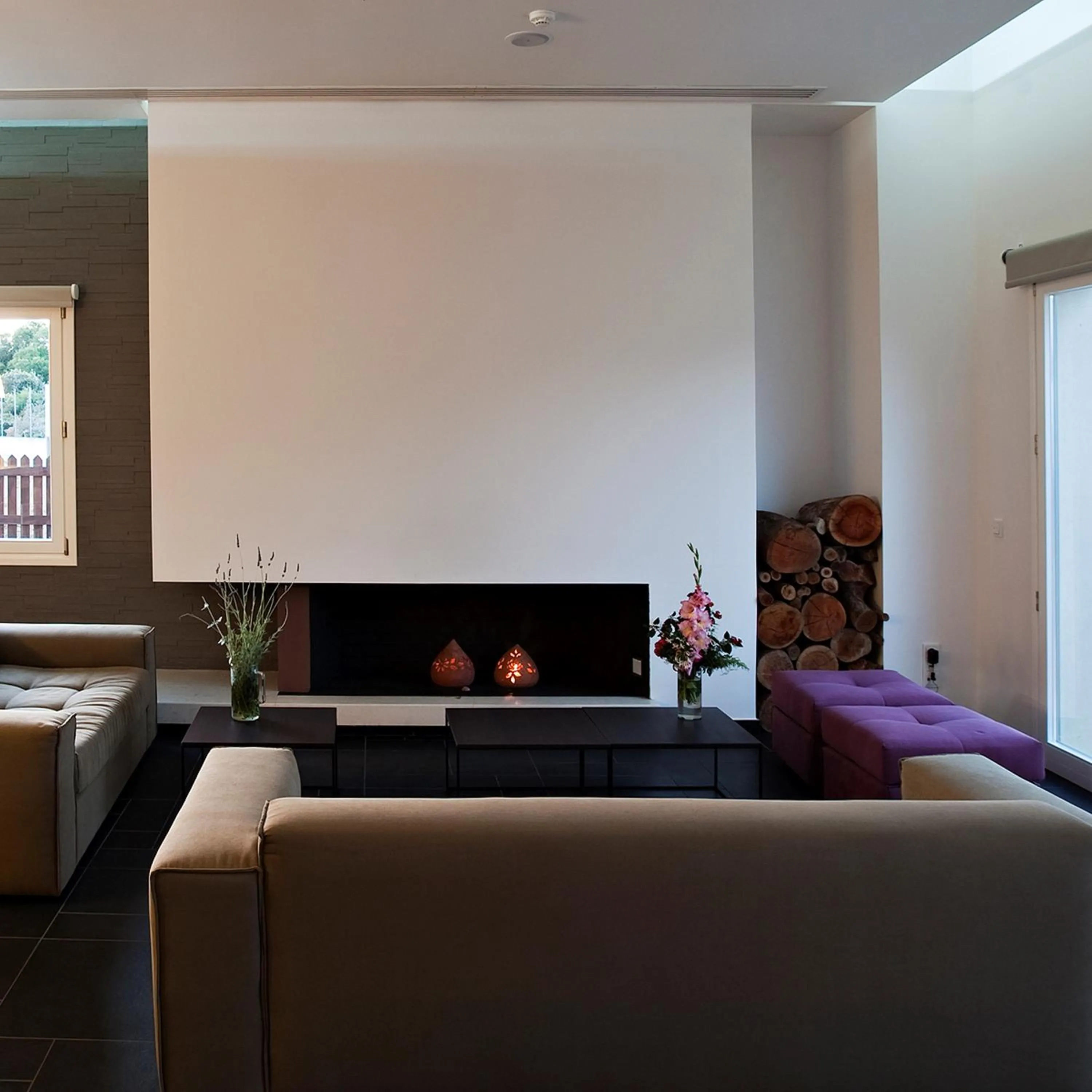 Communal lounge/ TV room in Orizontes View Hotel