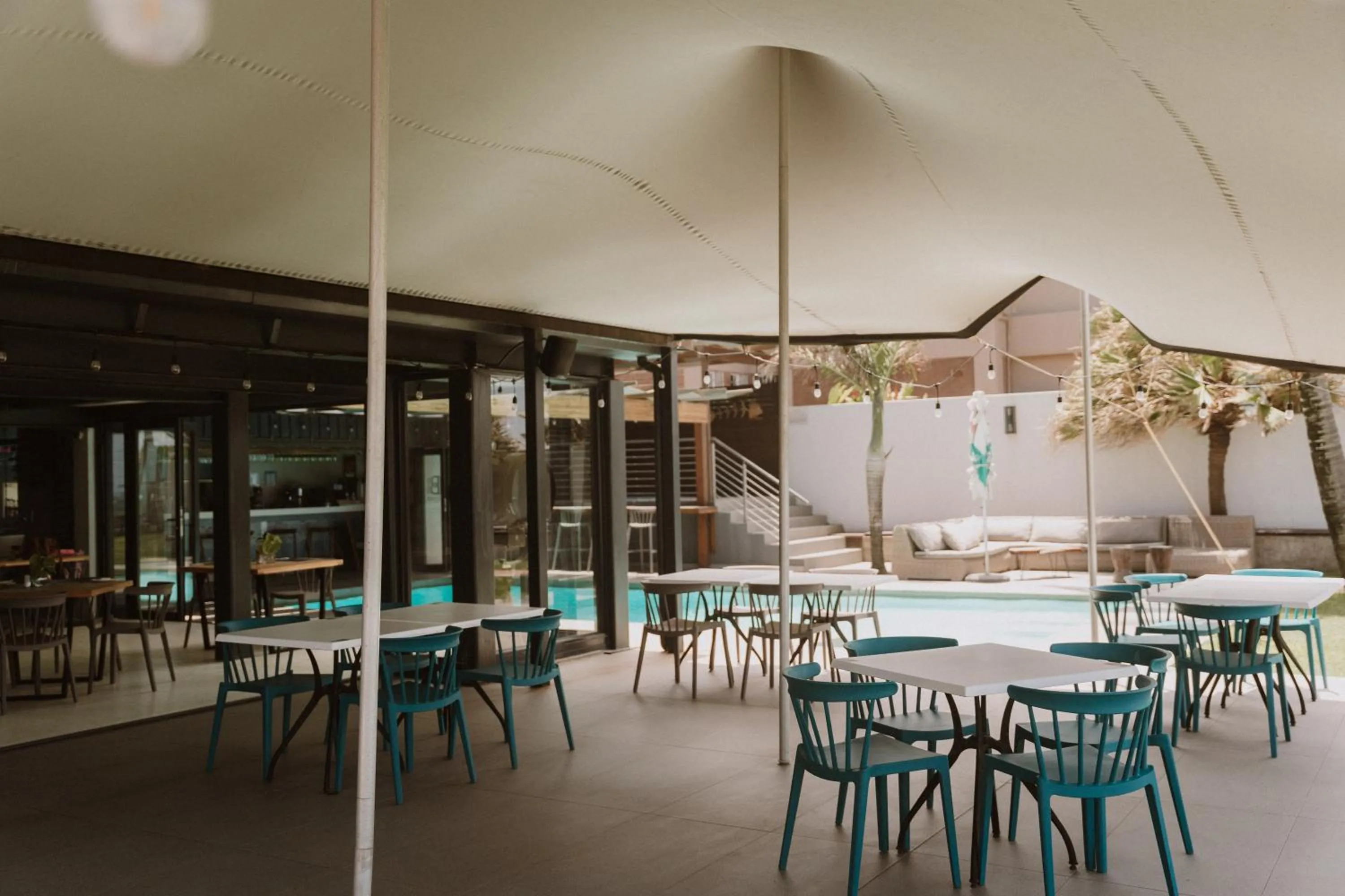 Restaurant/places to eat in North Star Micro Hotel