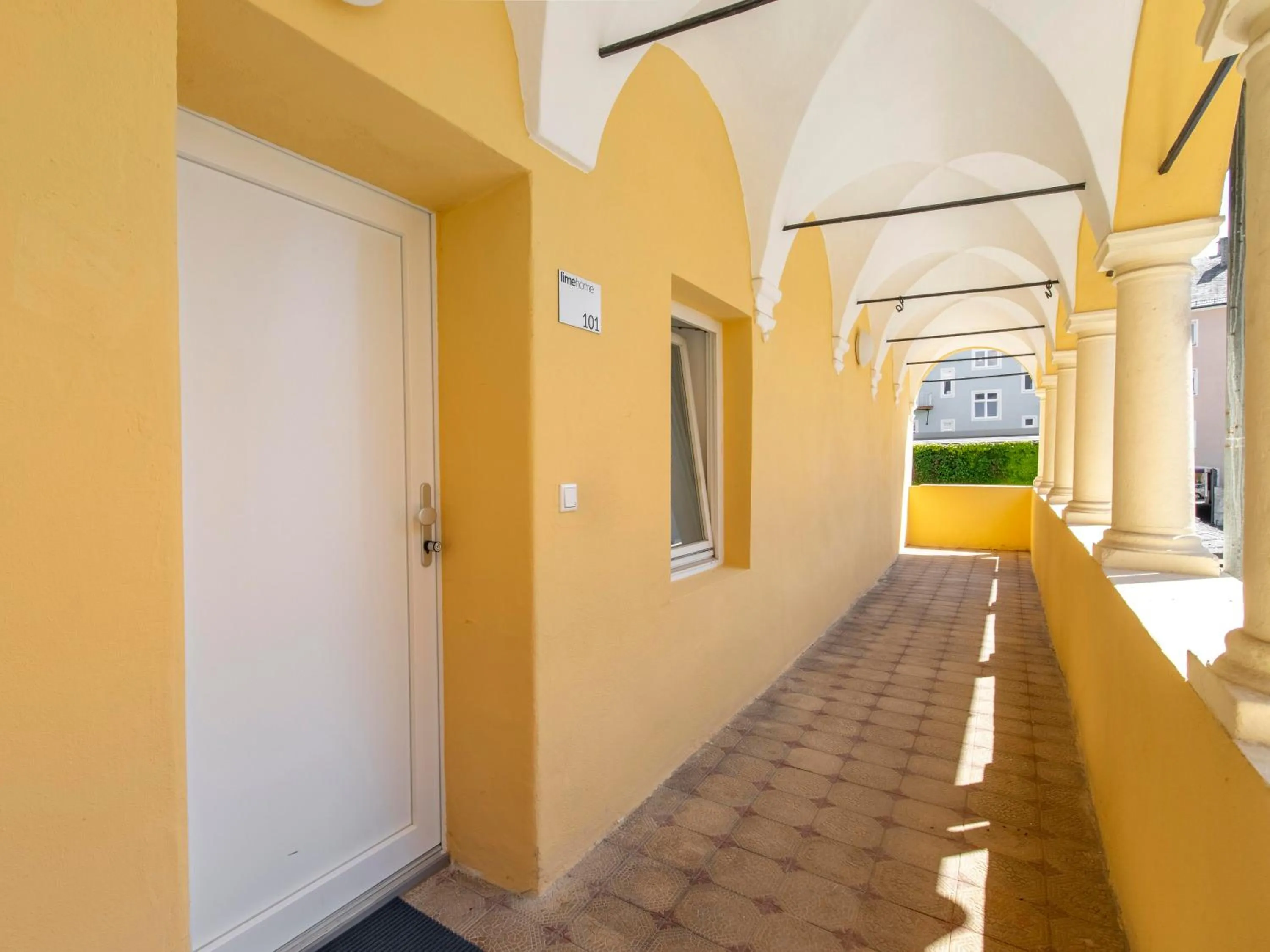 Facade/entrance in Limehome Villach Kirchenplatz