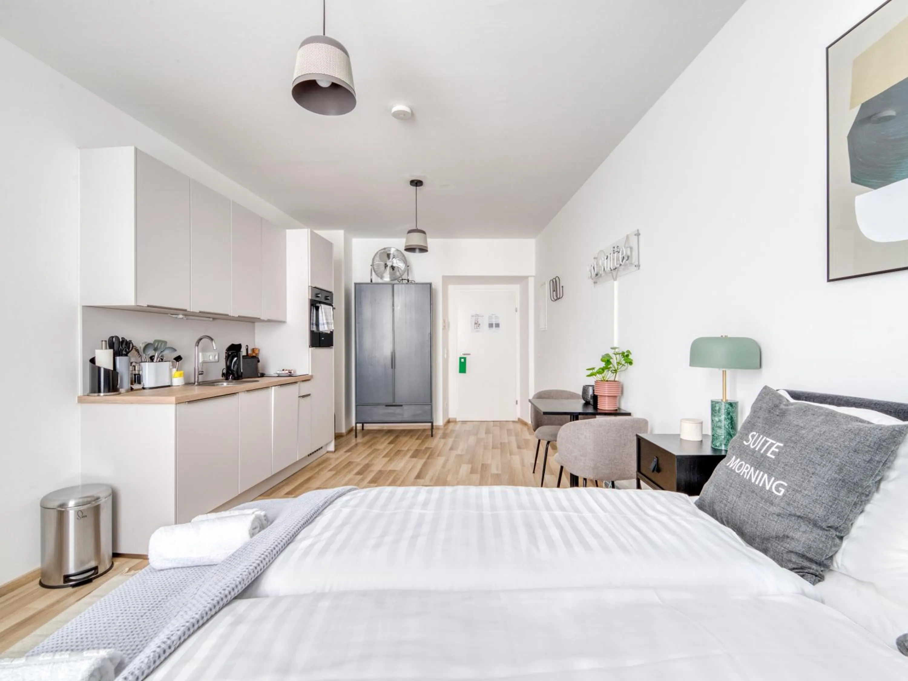 Photo of the whole room, Bed in Limehome Villach Kirchenplatz