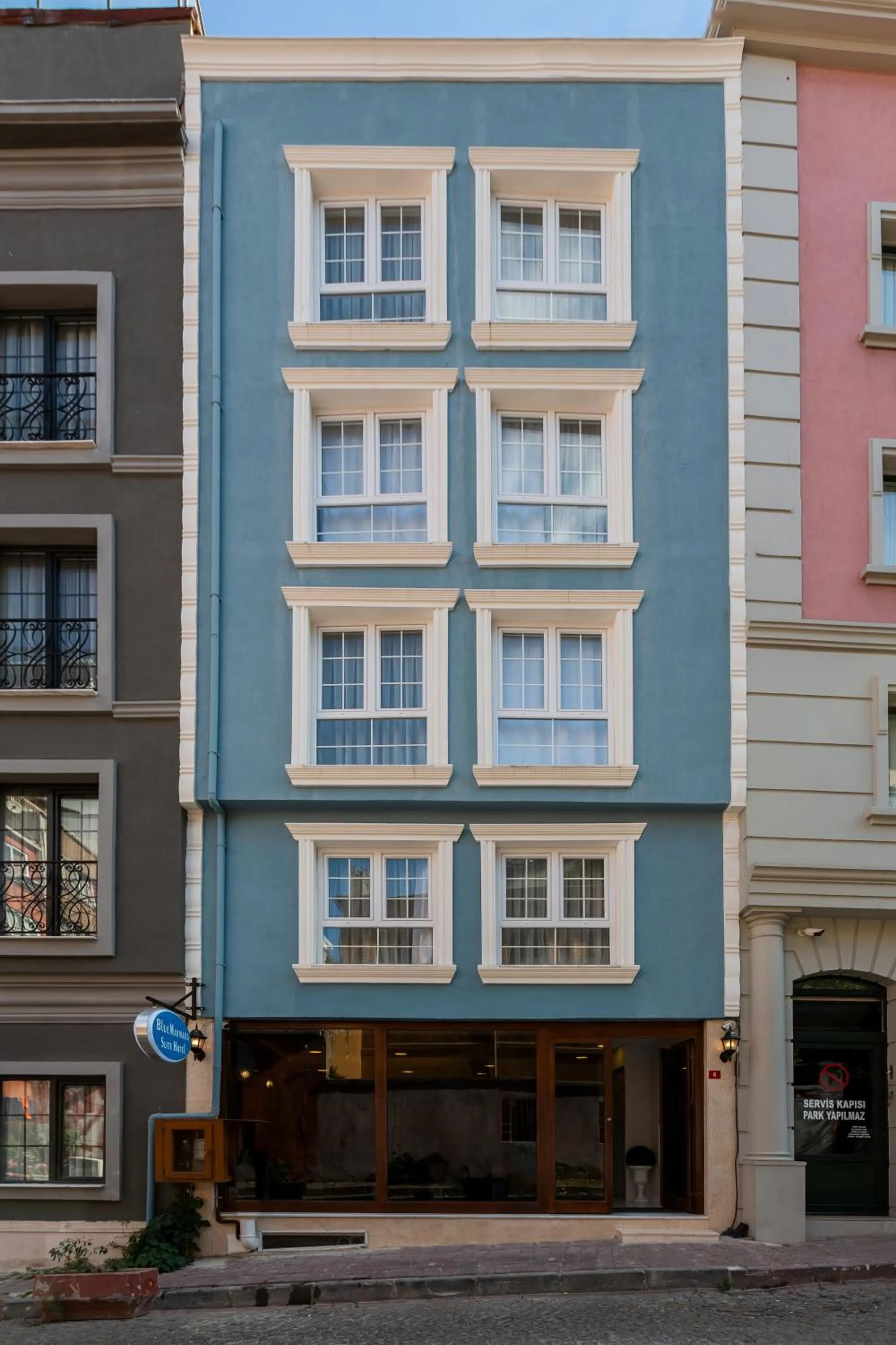 Facade/entrance in BLUE MARMARA SUITES