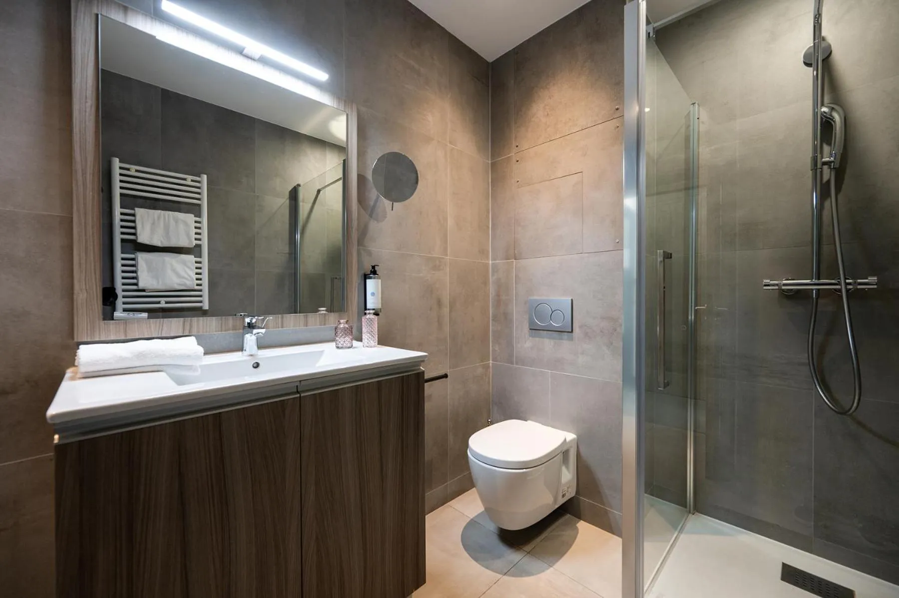 Bathroom in Nemea Appart Hotel Paris Levallois