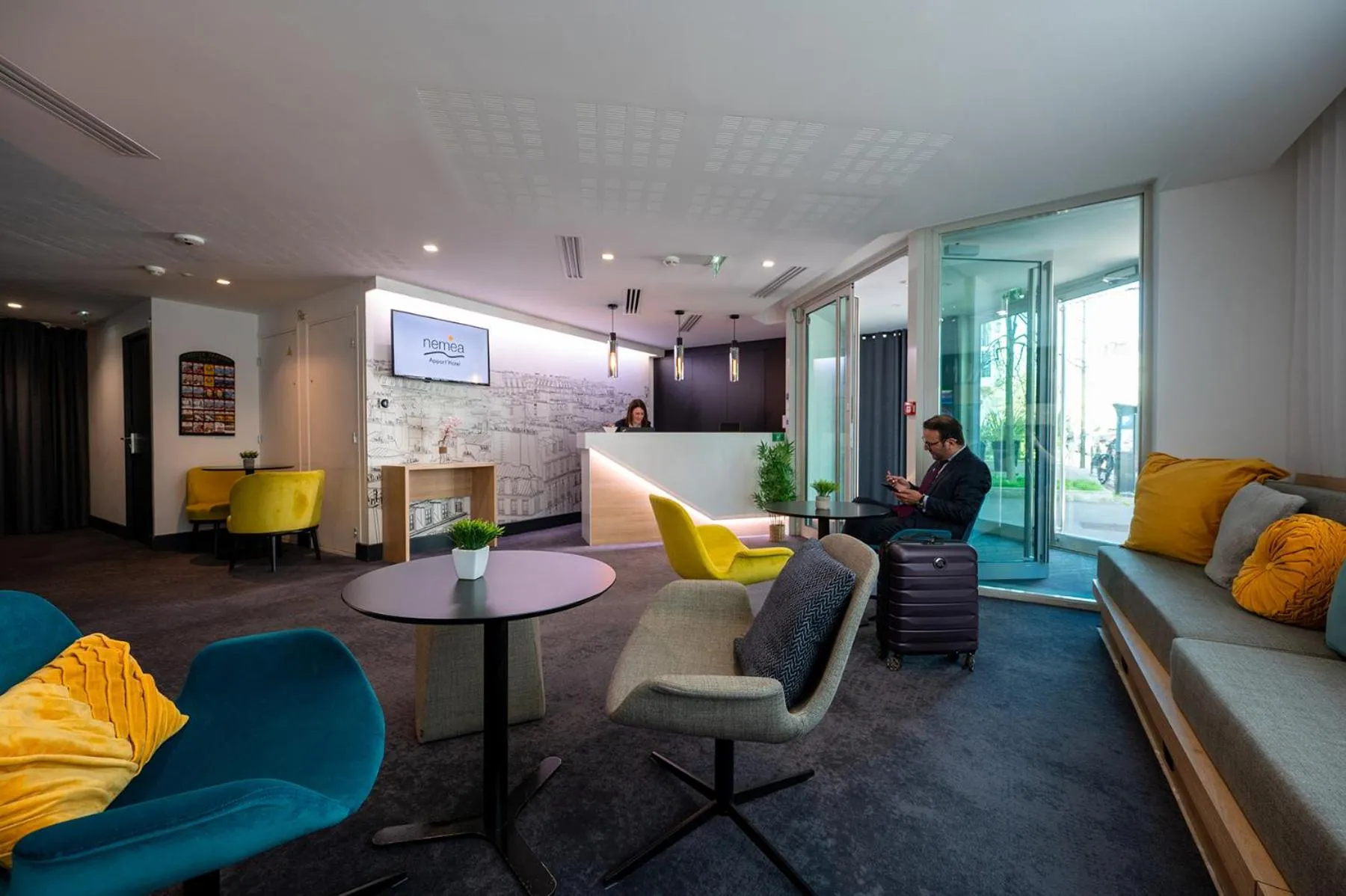 Lobby or reception in Nemea Appart Hotel Paris Levallois