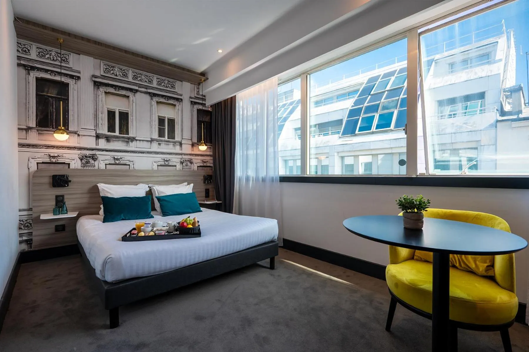 Breakfast, Bed in Nemea Appart Hotel Paris Levallois