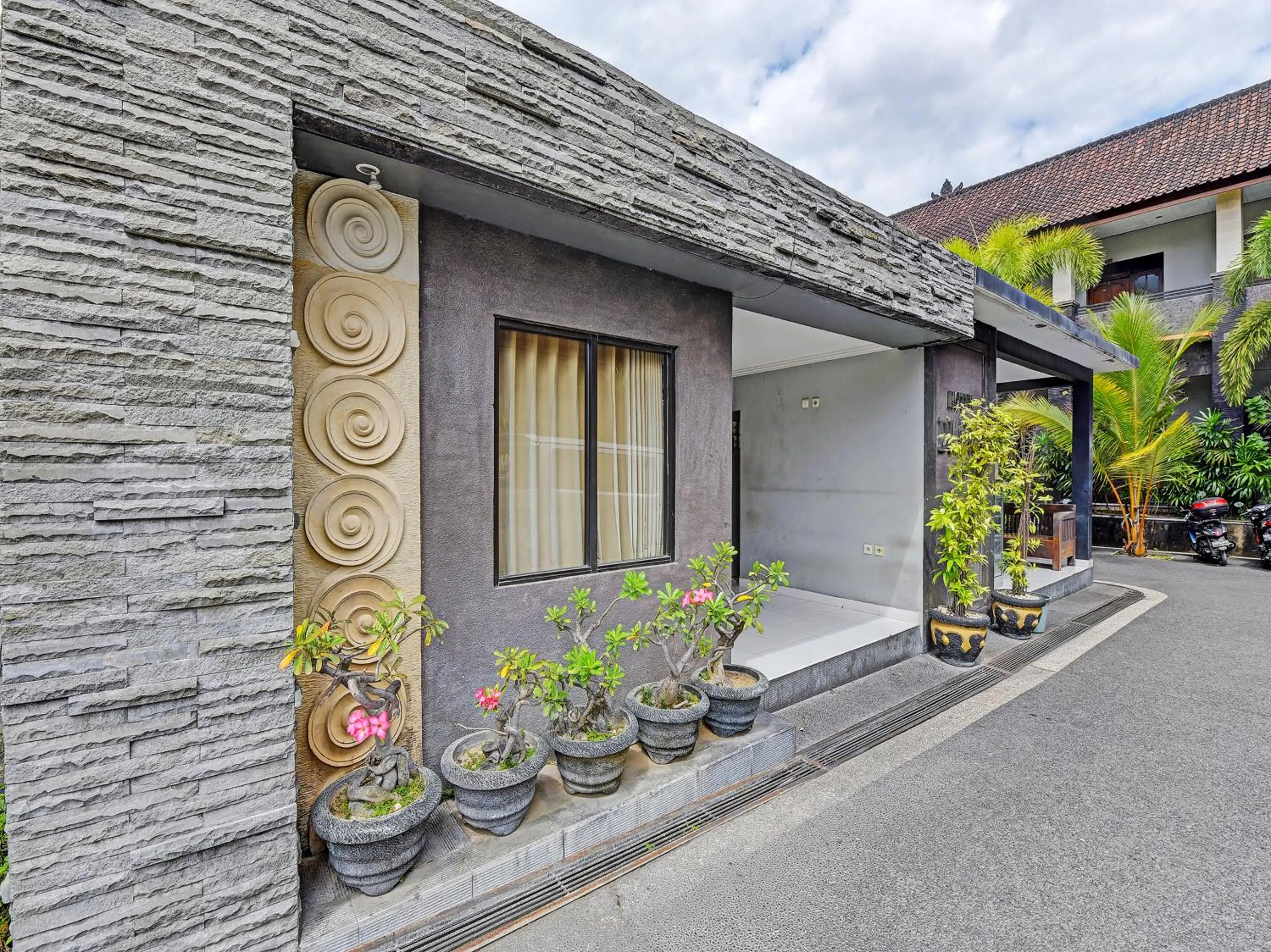 Area and facilities, Property Building in Hotel Diana 1