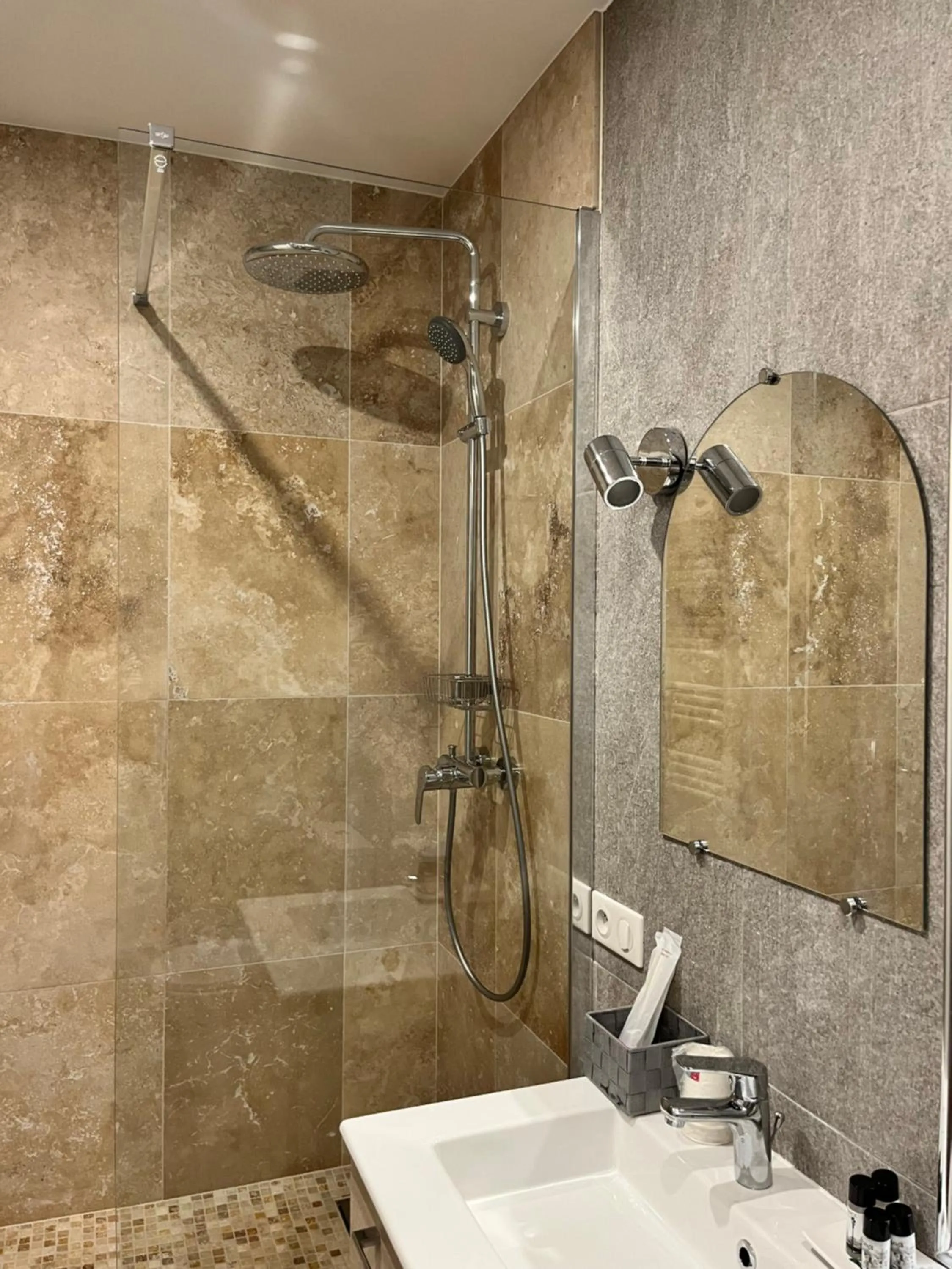 Shower in Irin Hotel