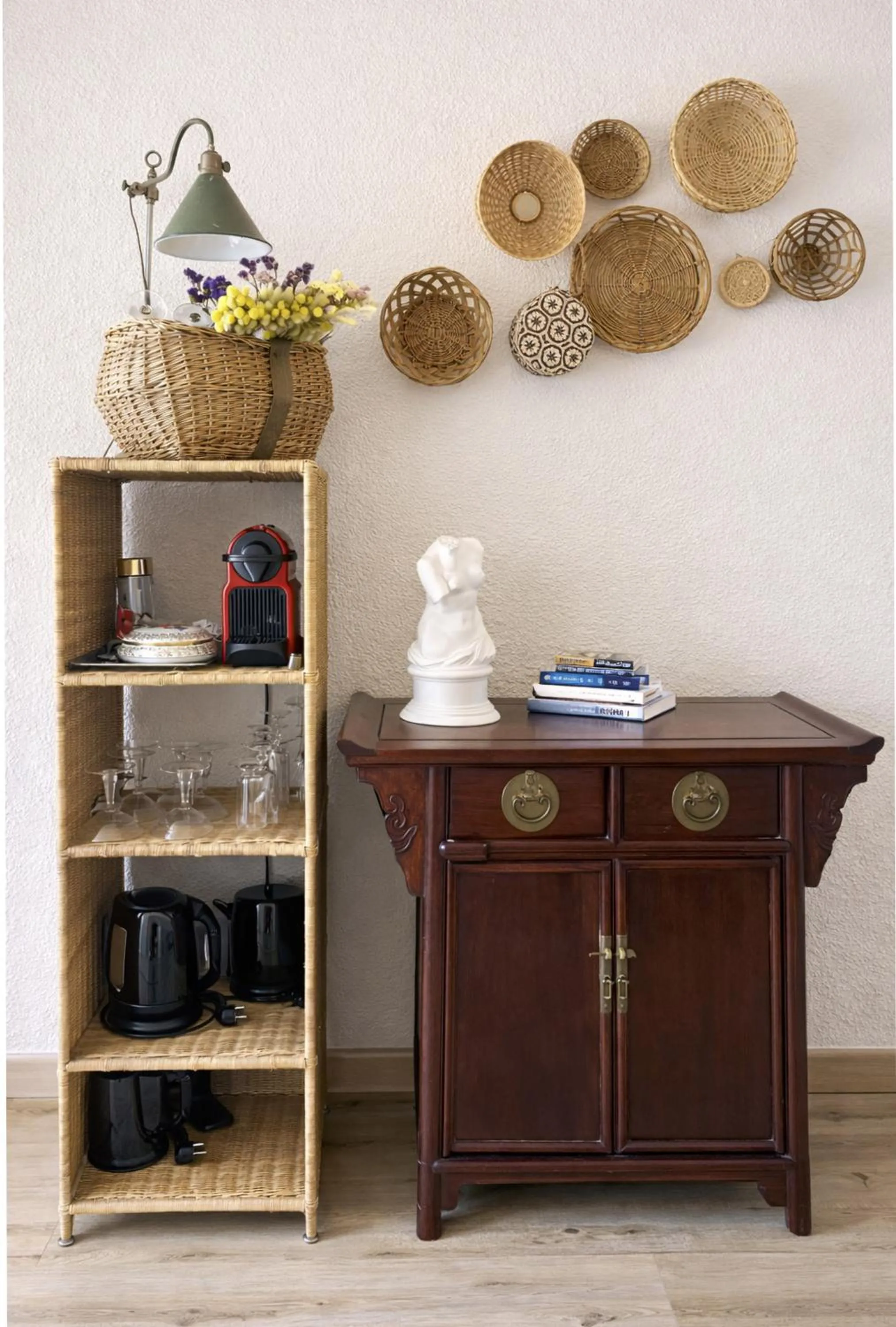 Coffee/tea facilities in Irin Hotel