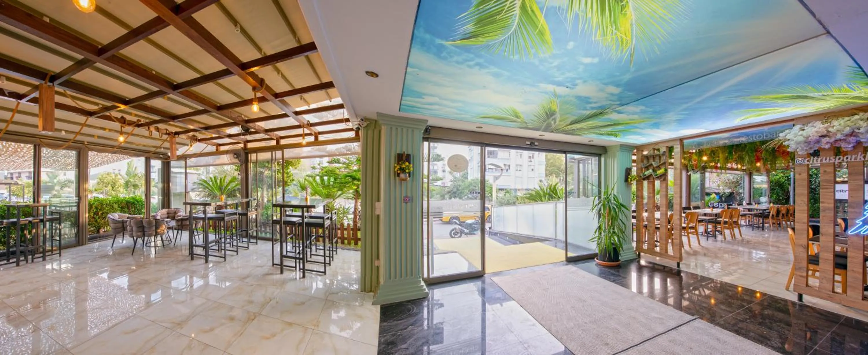 Patio in Citrus Luna Suite Hotel