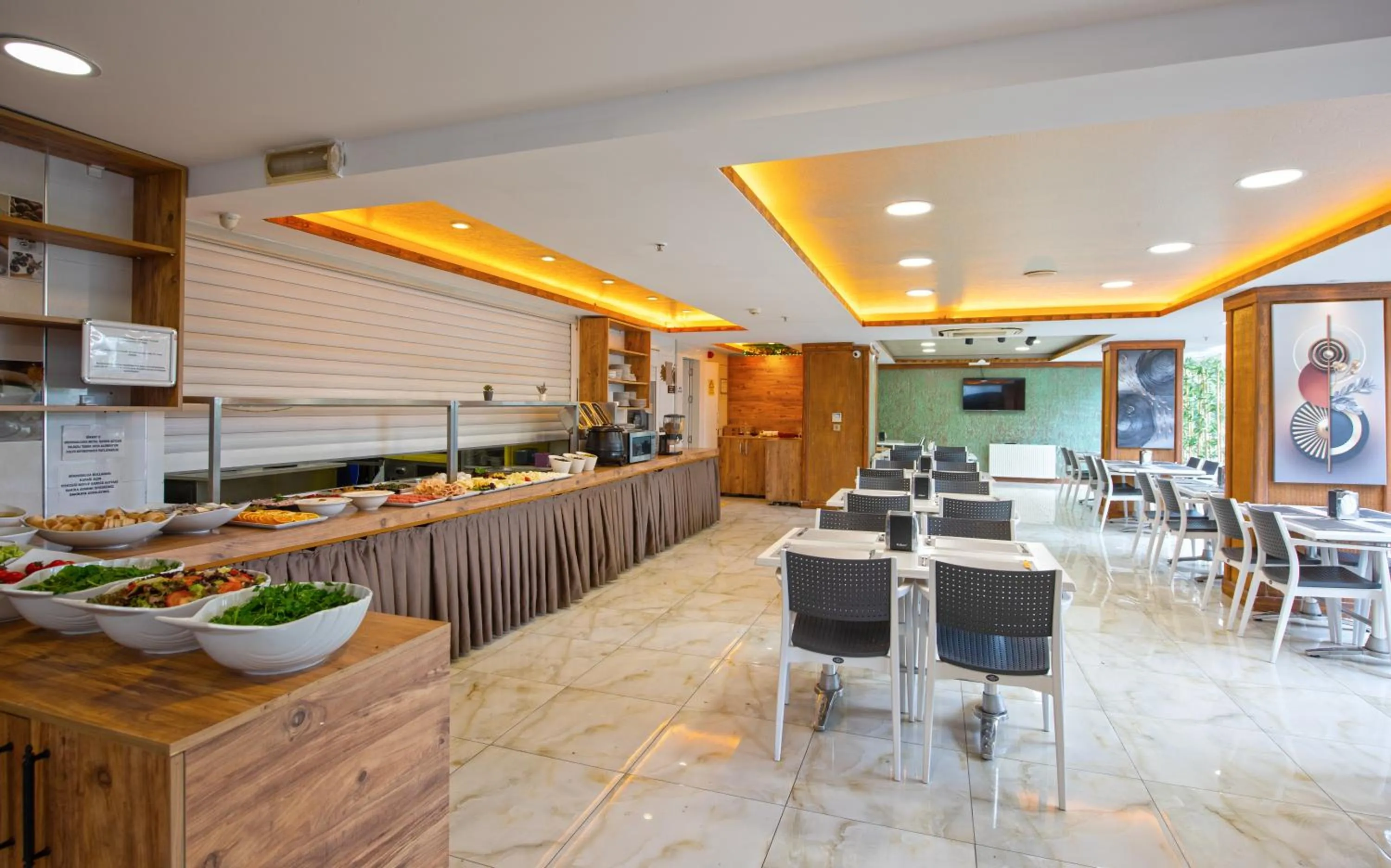 Restaurant/places to eat in Citrus Luna Suite Hotel