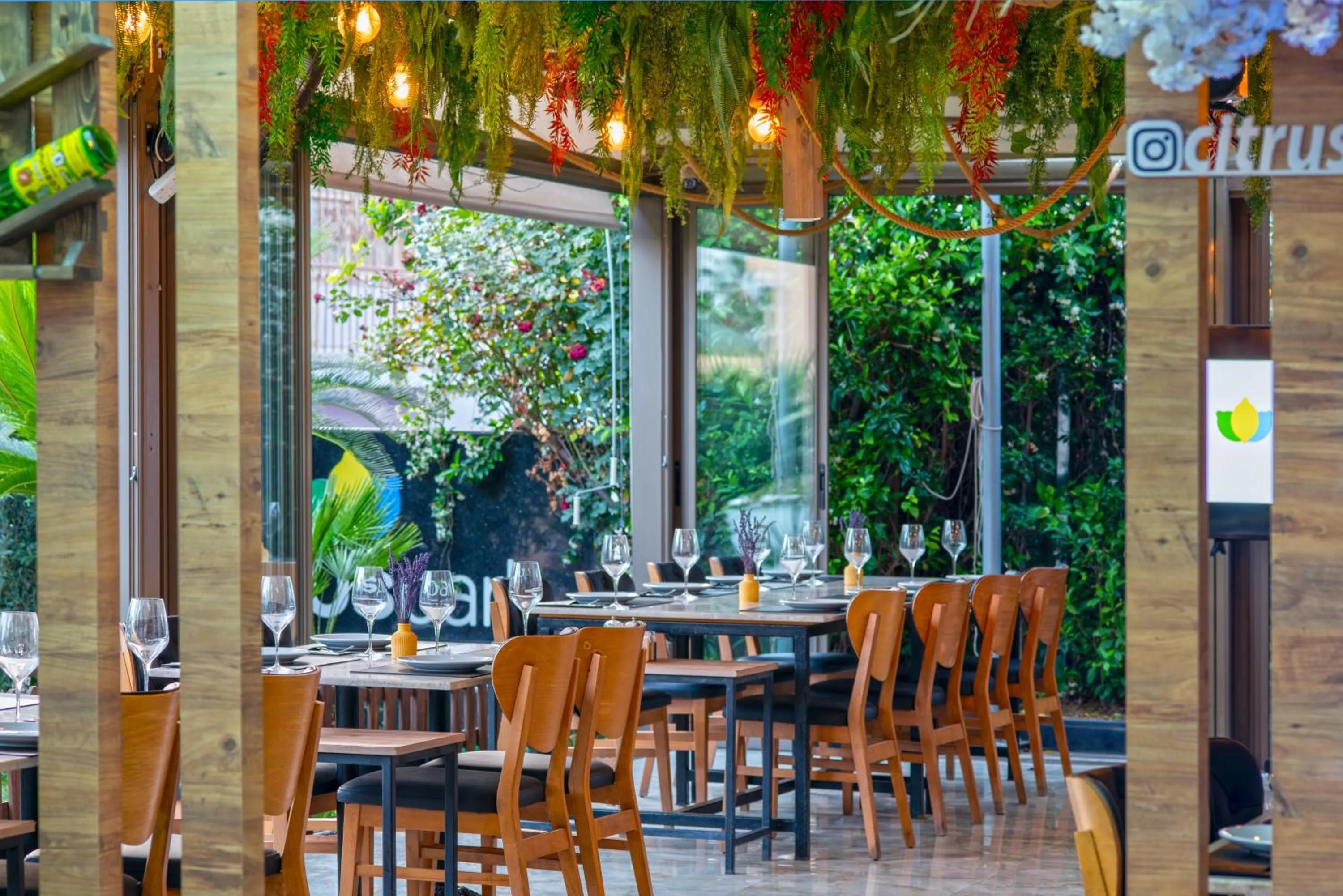 Restaurant/places to eat in Citrus Luna Suite Hotel