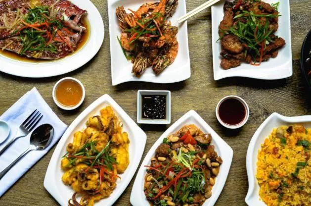 Restaurant/places to eat in L' Meridian Suites