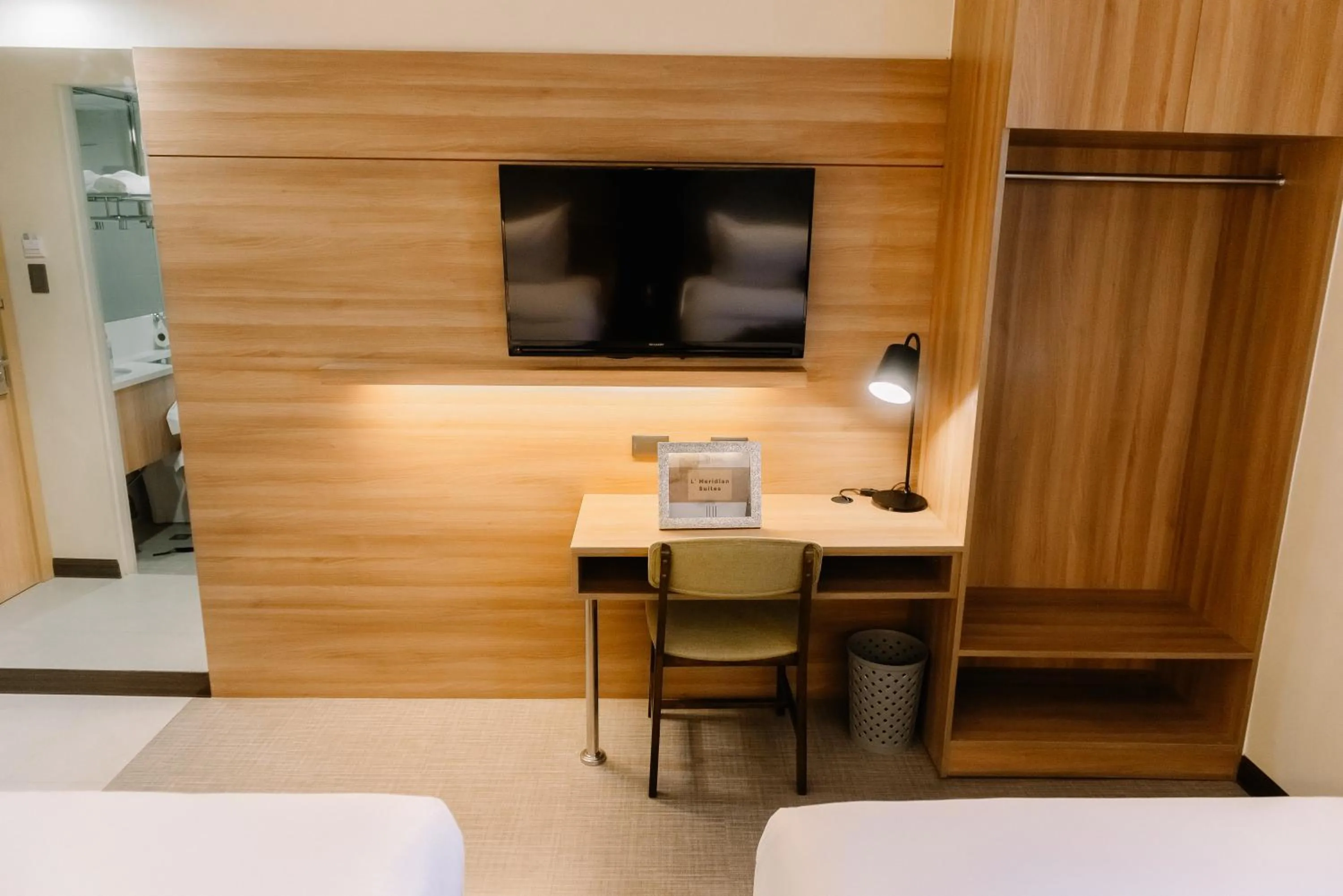 TV and multimedia, Bed in L' Meridian Suites