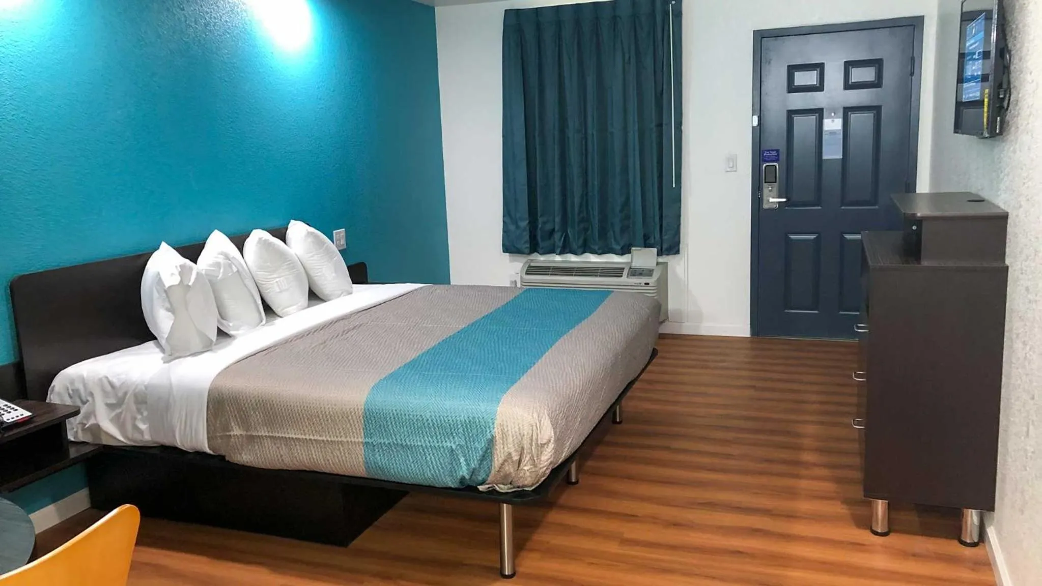 Bed in Motel 6-Temple, TX