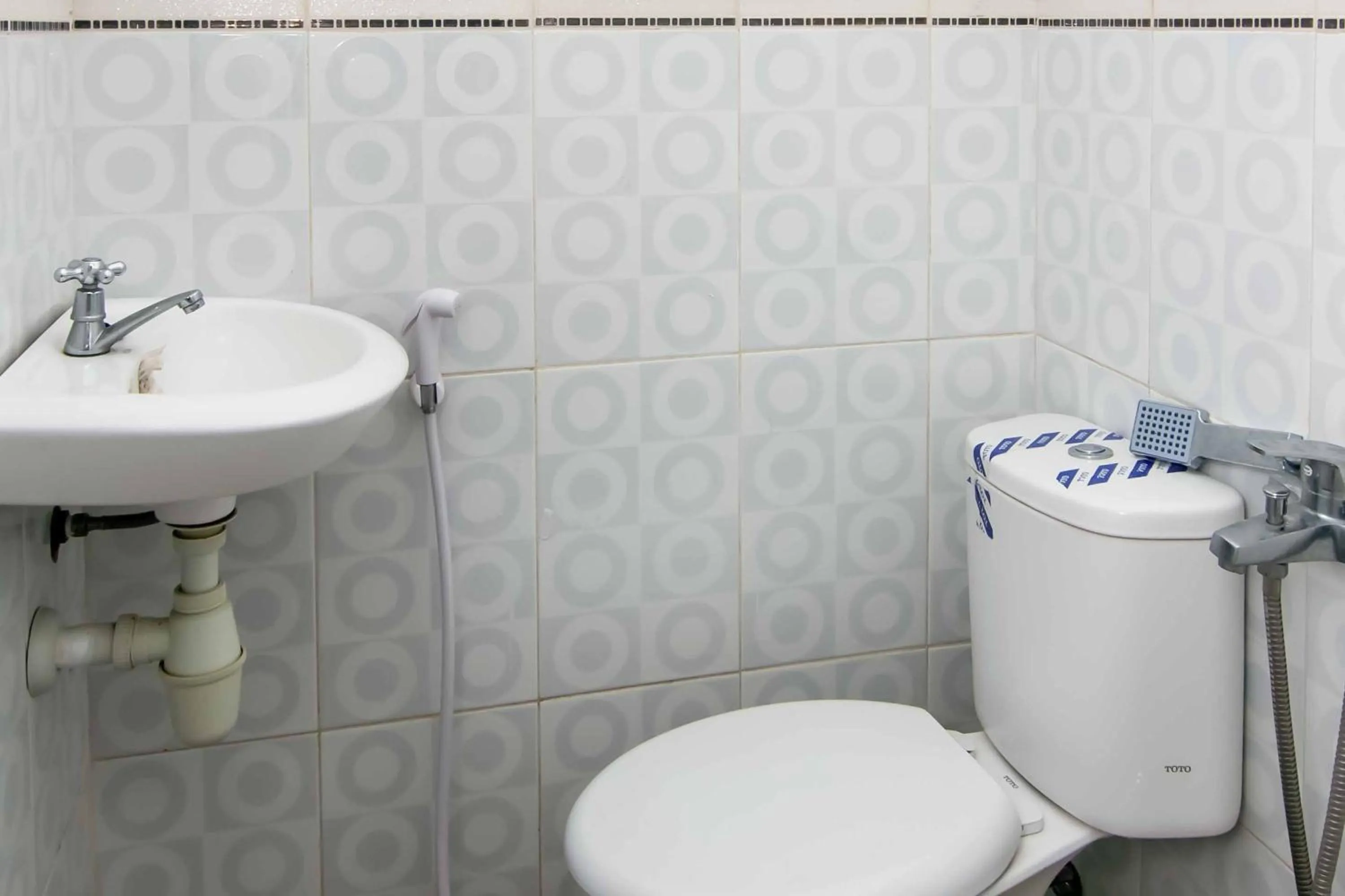 Bathroom in Zazadior Residence Syariah near Pantai Padang Mitra RedDoorz