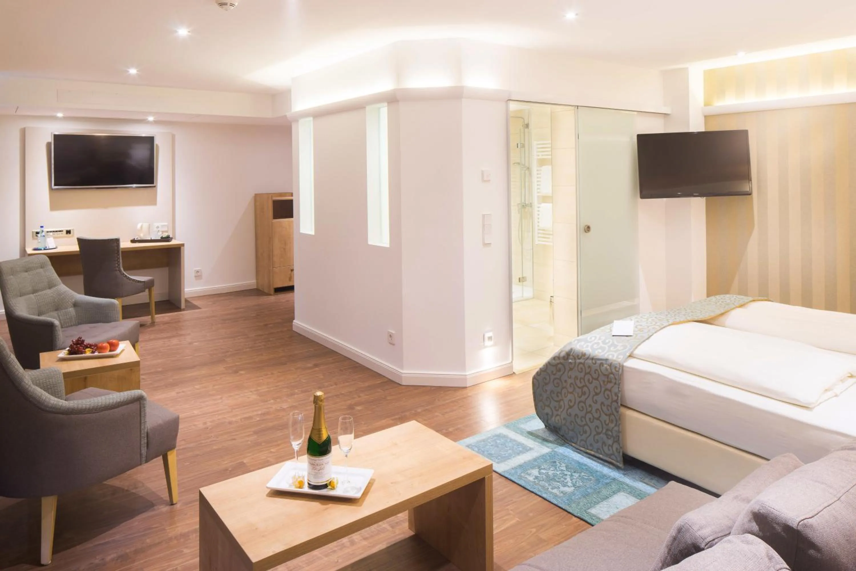 Photo of the whole room, Bed in Marburger Hof