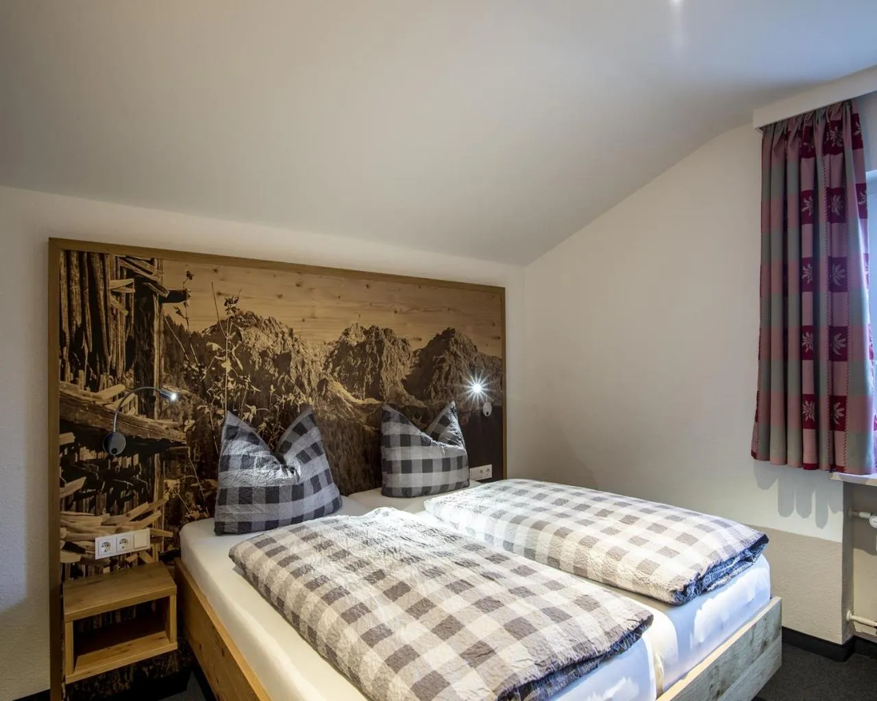 Decorative detail, Bed in Gästehaus Boersch