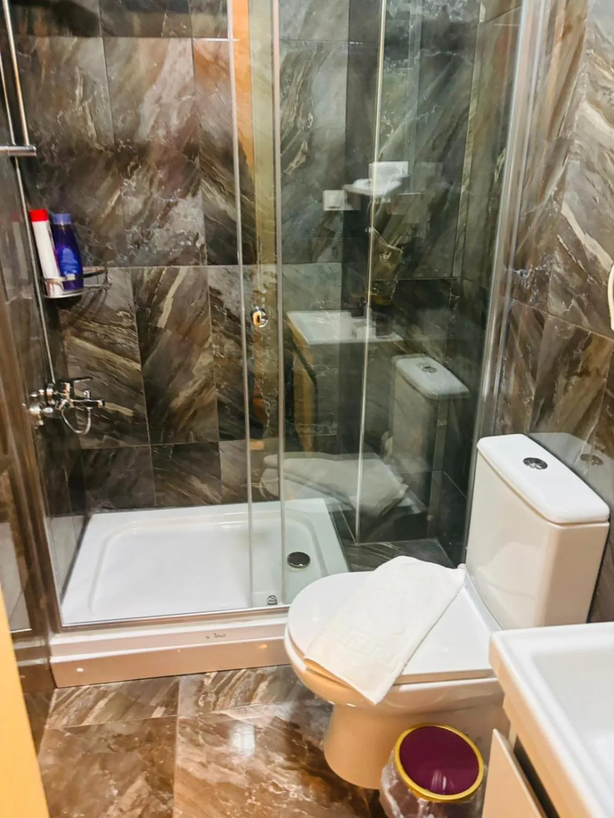 Shower in Lebon Hotel Old City