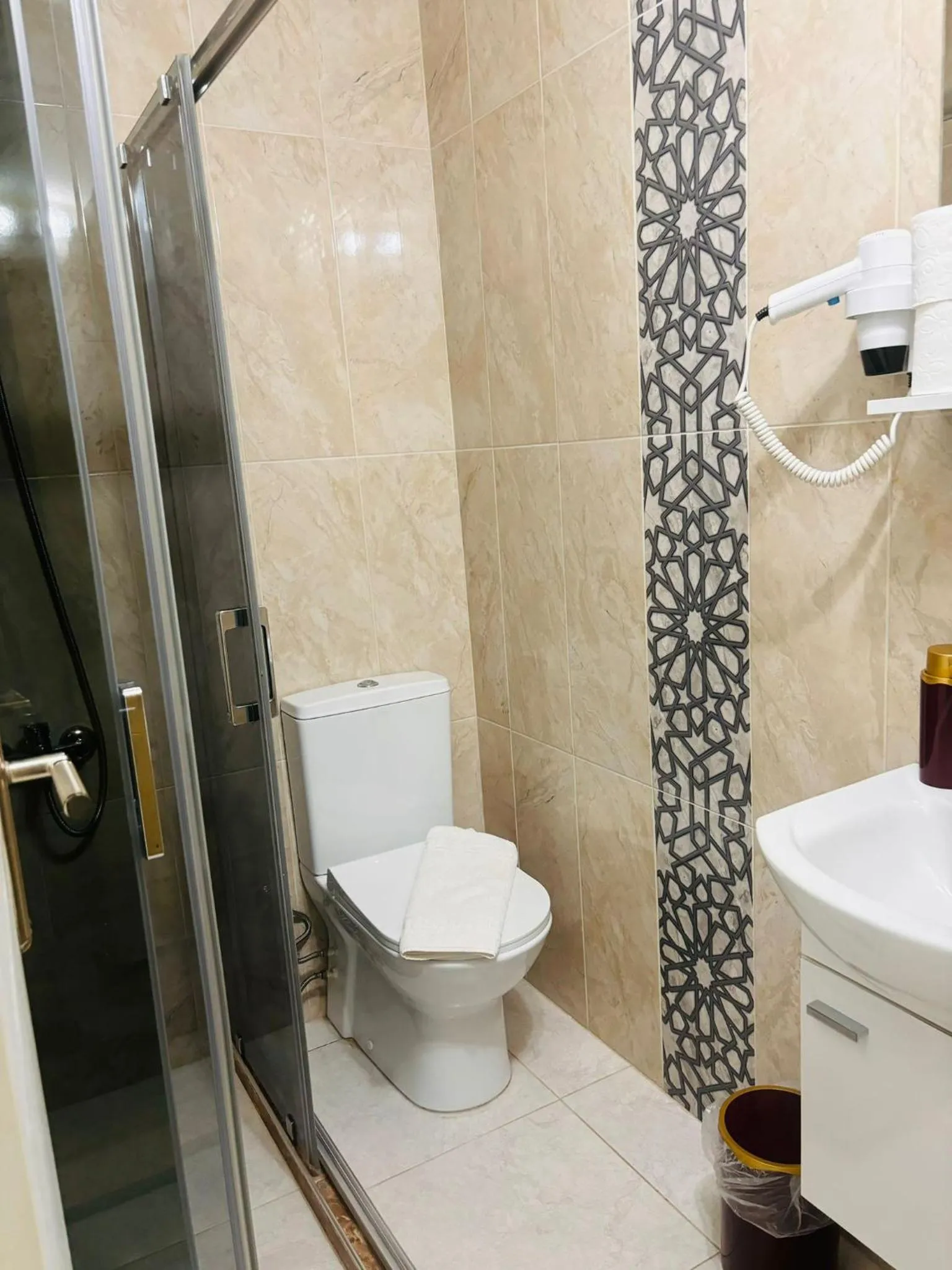 Bathroom in Lebon Hotel Old City