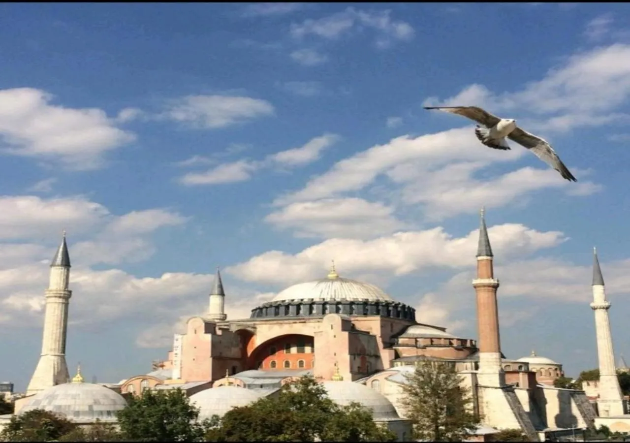Billiard in Lebon Hotel Old City