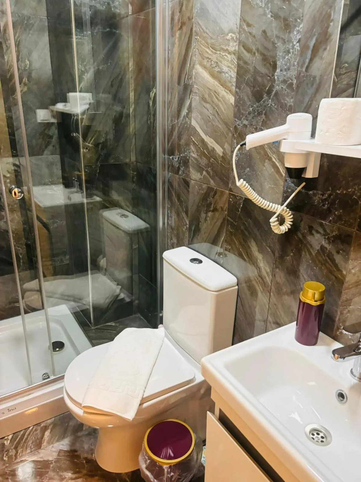 Shower in Lebon Hotel Old City