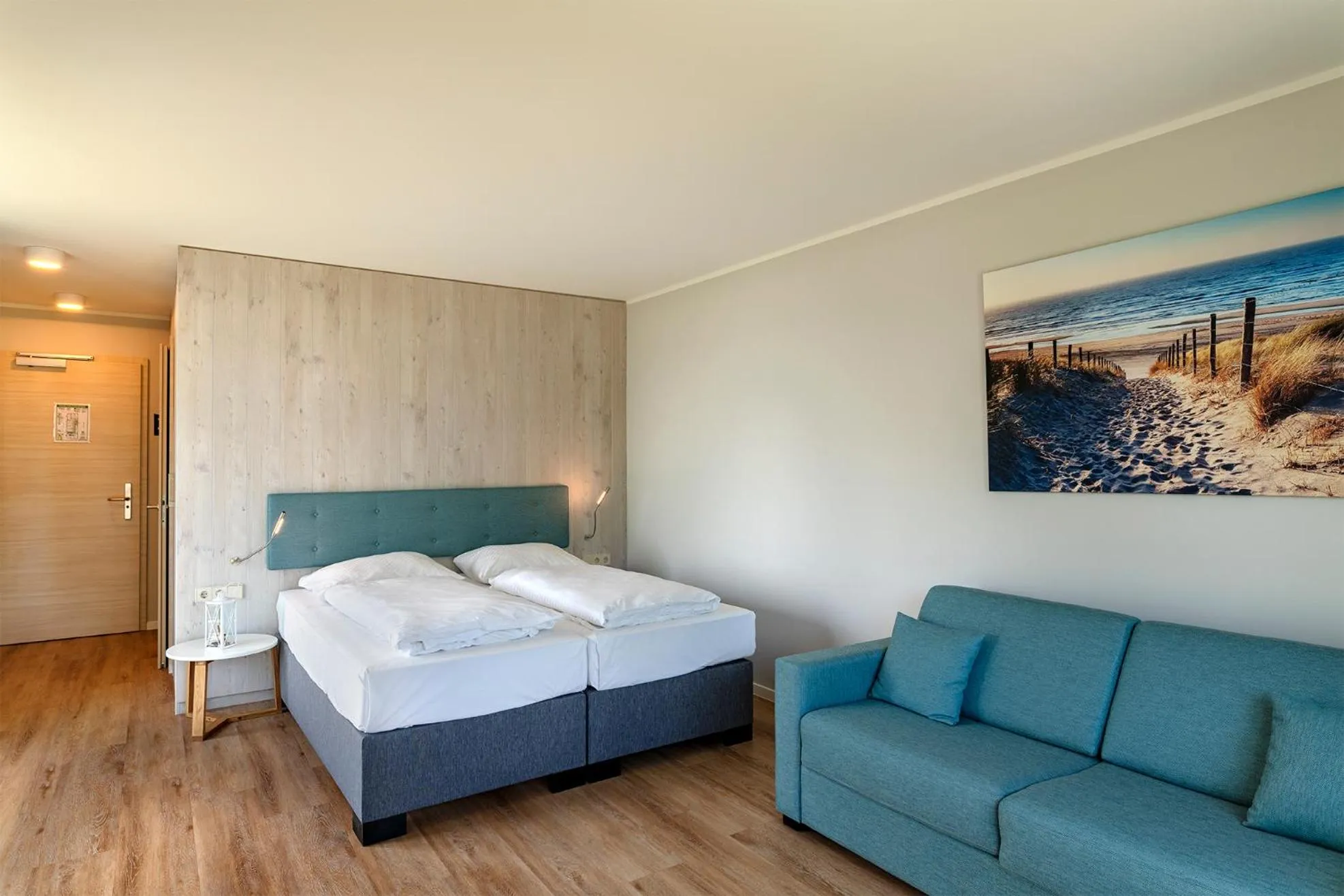 Photo of the whole room, Bed in BeachSide