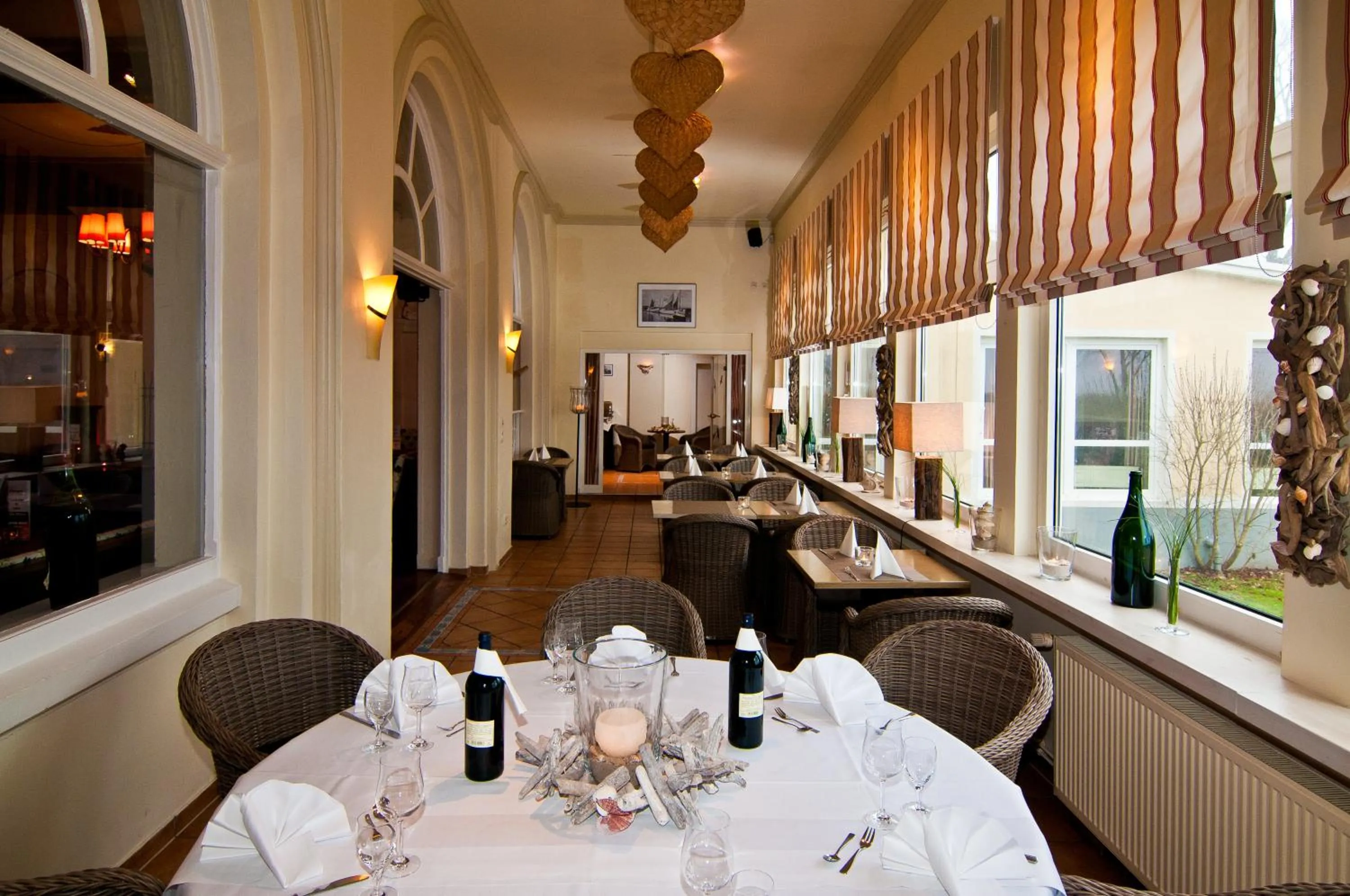 Restaurant/places to eat in BeachSide