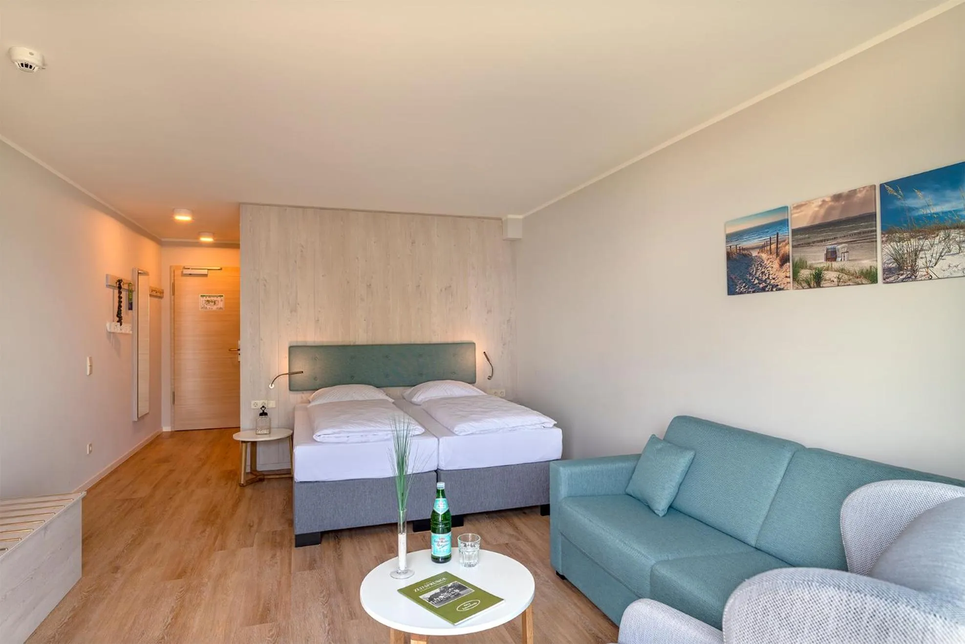 Photo of the whole room, Bed in BeachSide