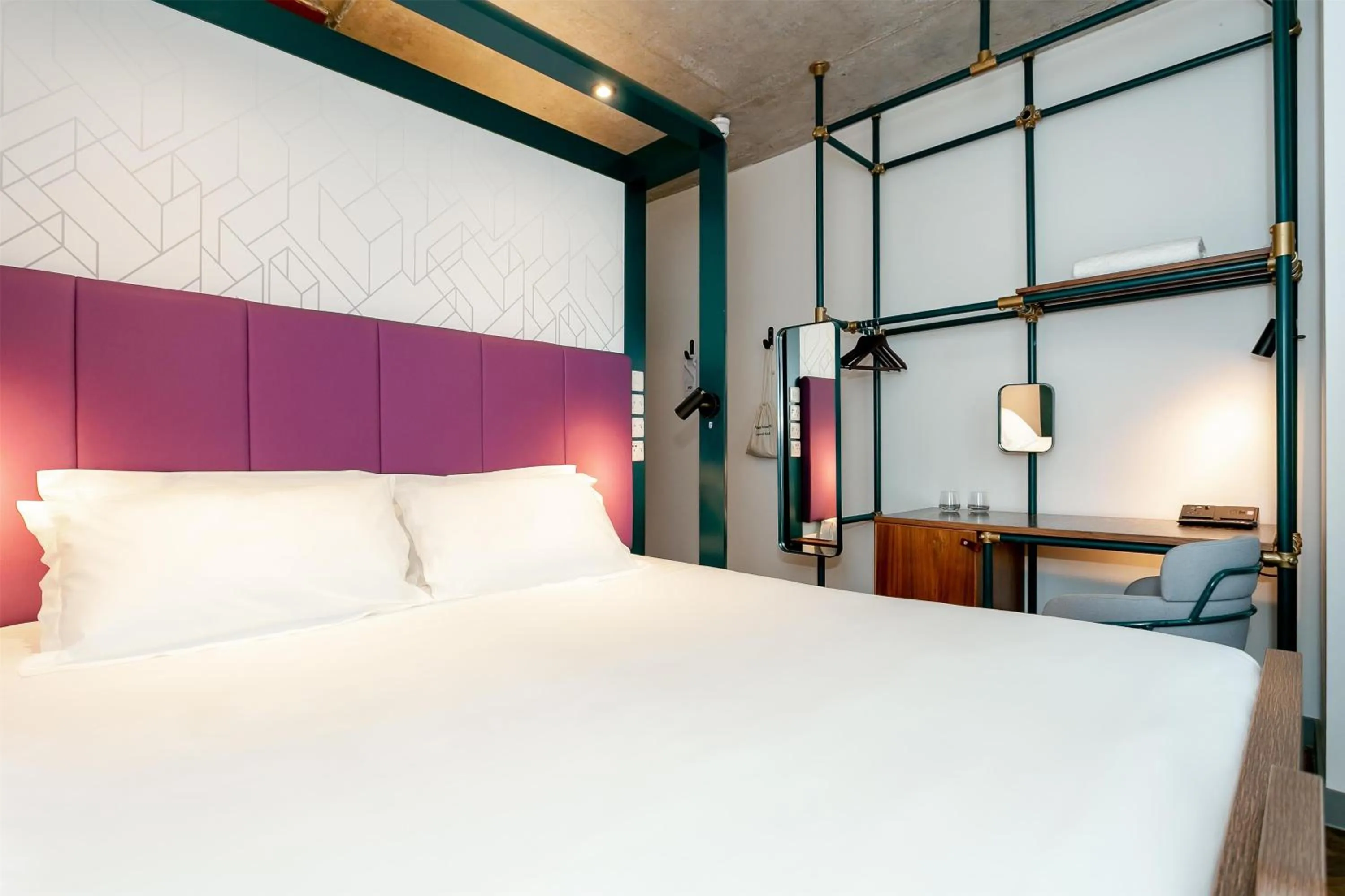 Bedroom, Bed in YOTEL Manchester Deansgate