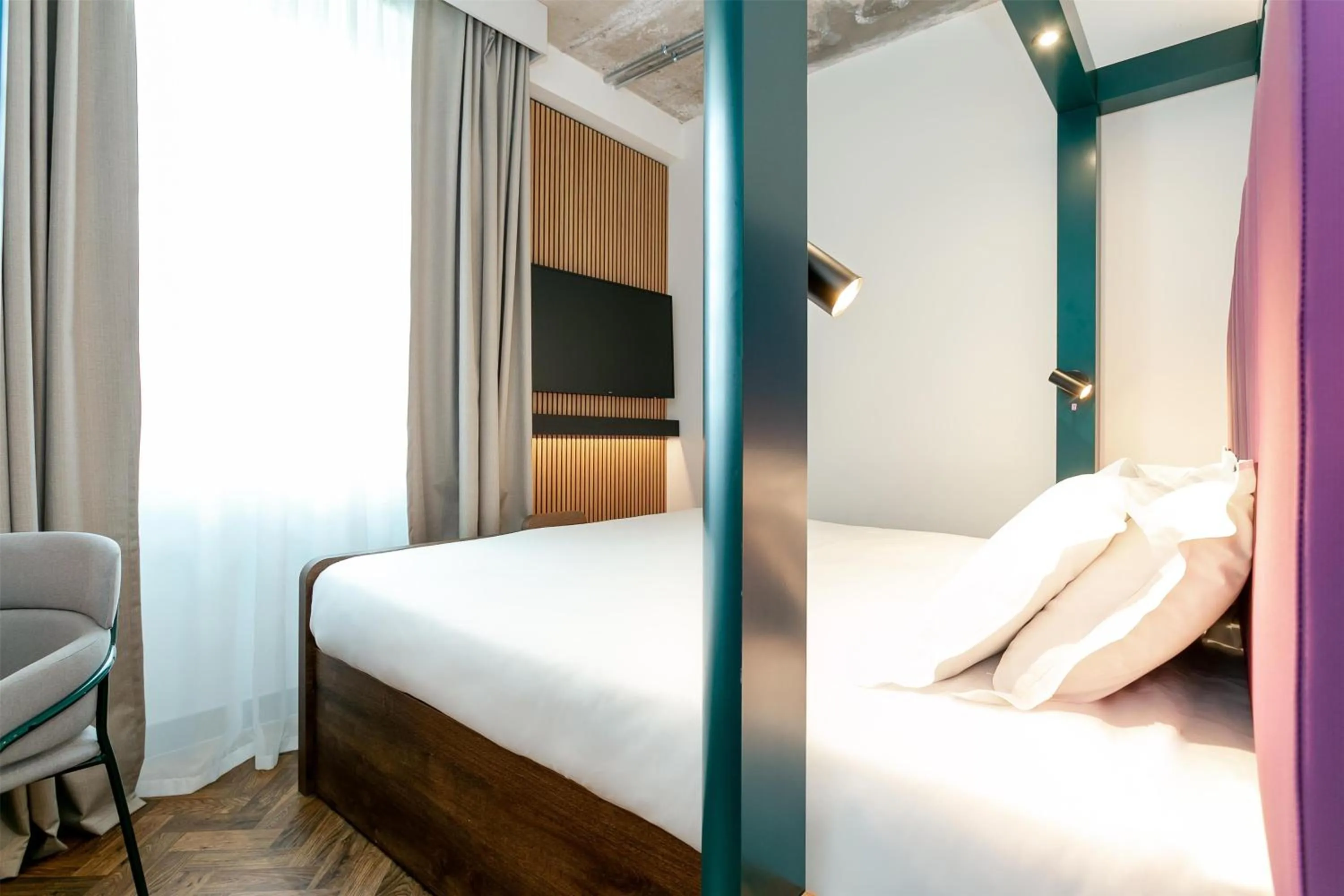 Bedroom, Bed in YOTEL Manchester Deansgate