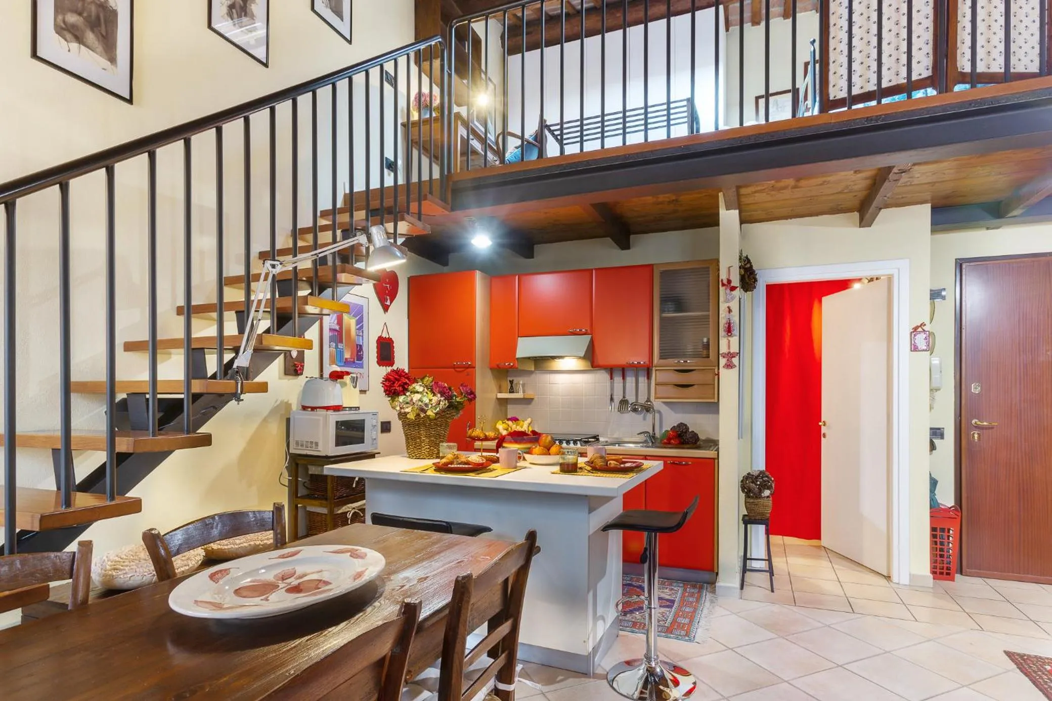 GuestHost - Ariostea University Duplex Apartment