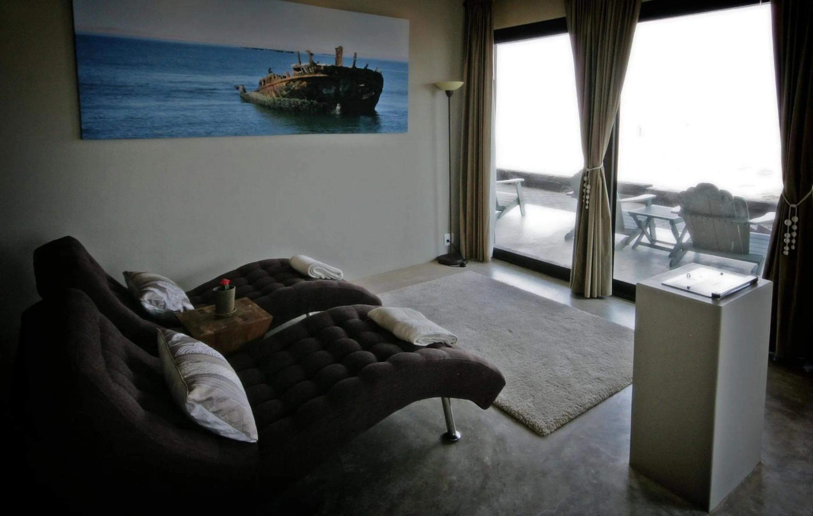 Day in Pelican Point Lodge