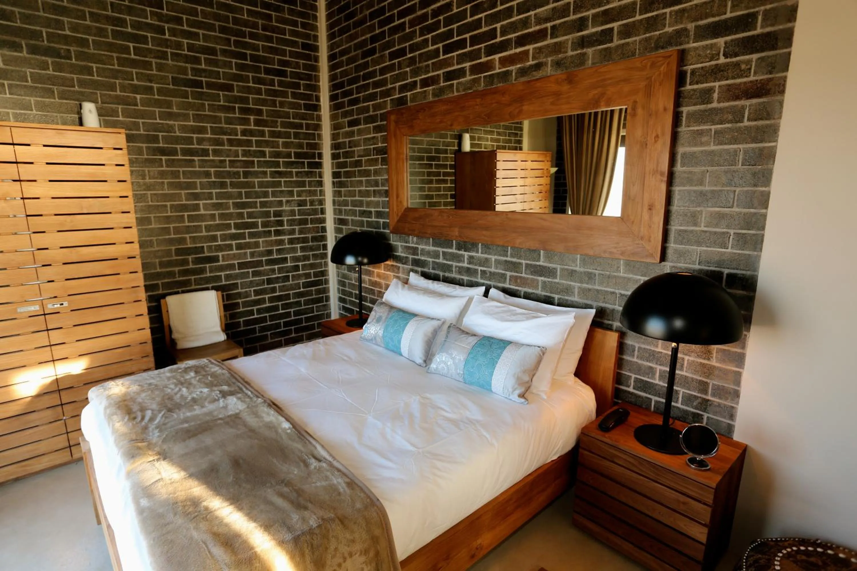 Photo of the whole room in Pelican Point Lodge