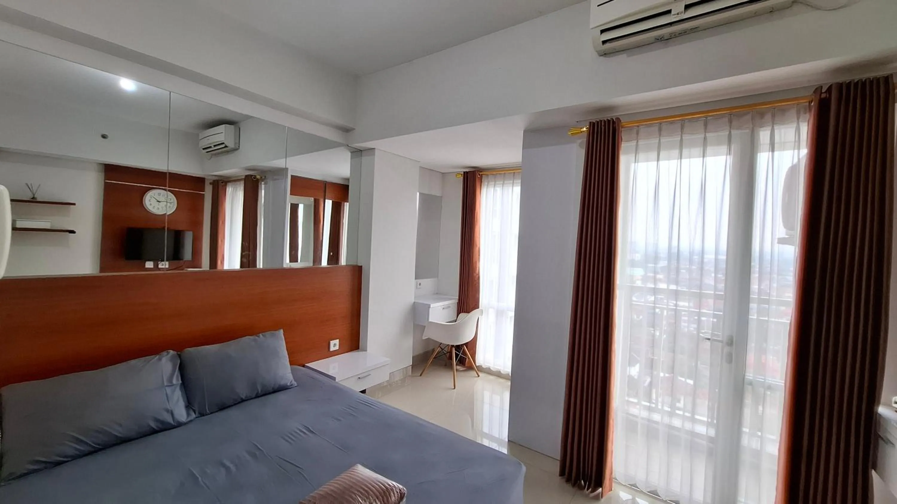Bedroom, Bed in Apartemen Taman Melati Yogyakarta by ArFe Room