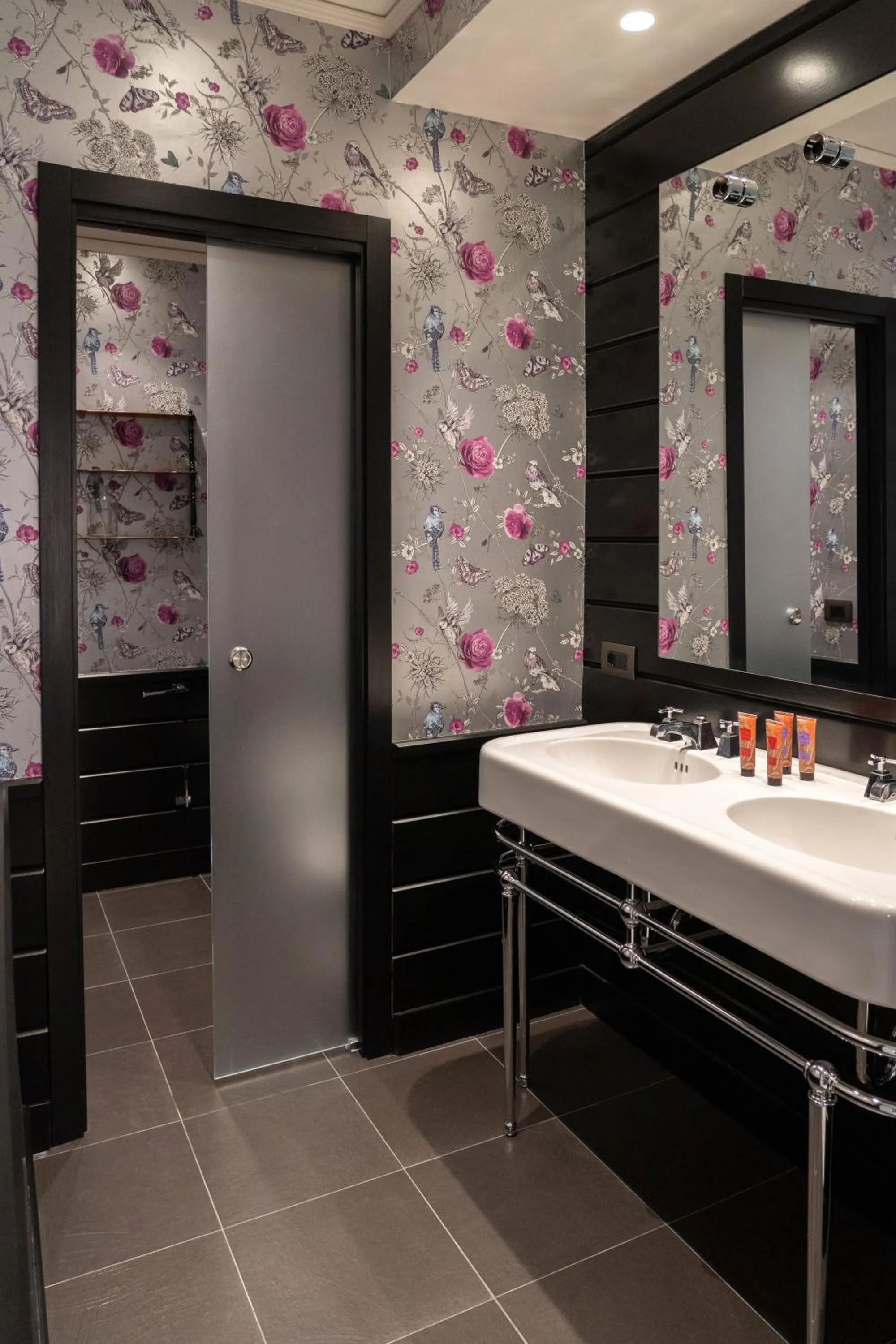 Bathroom in Q92 Noto