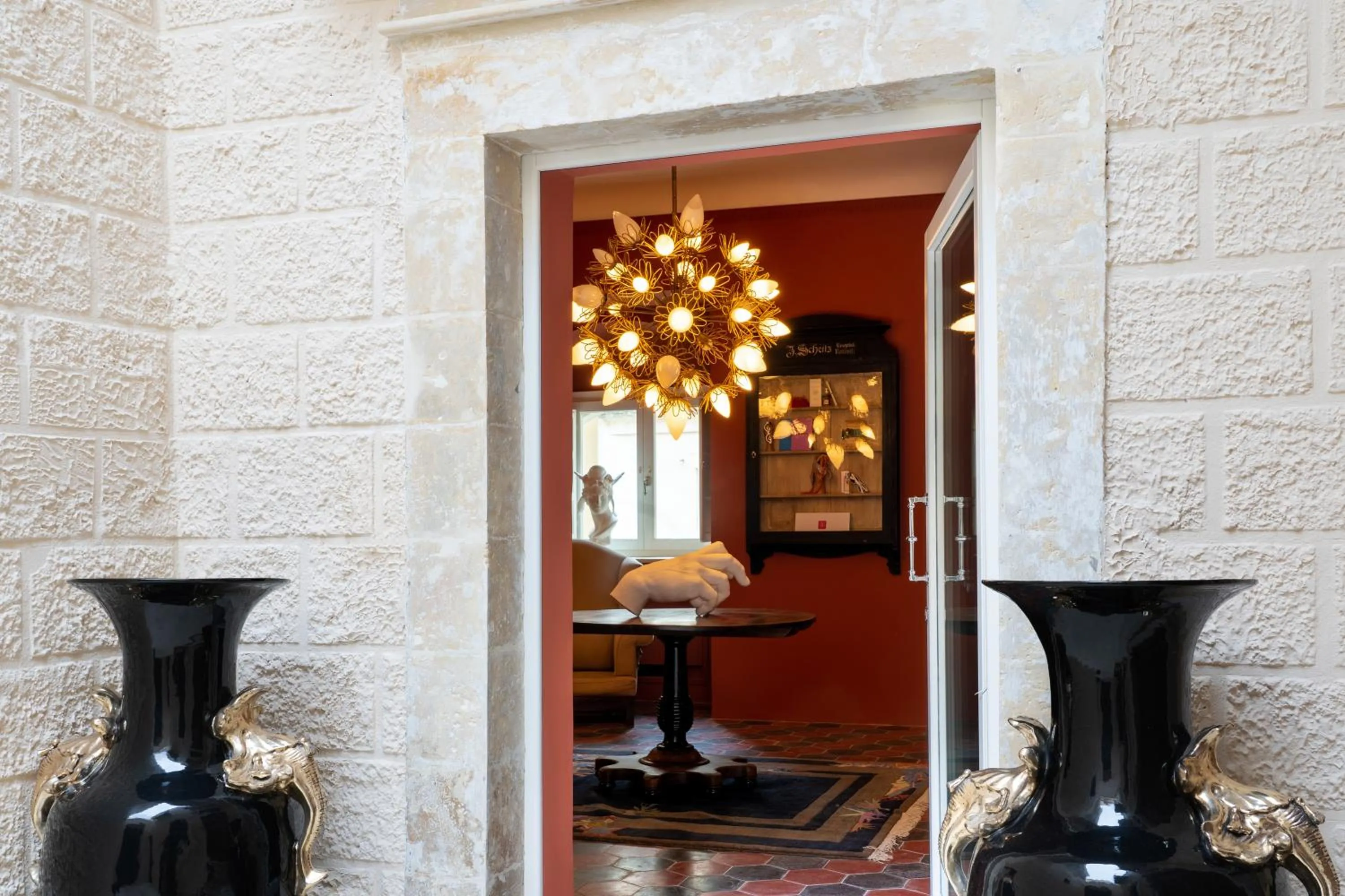 Facade/entrance in Q92 Noto