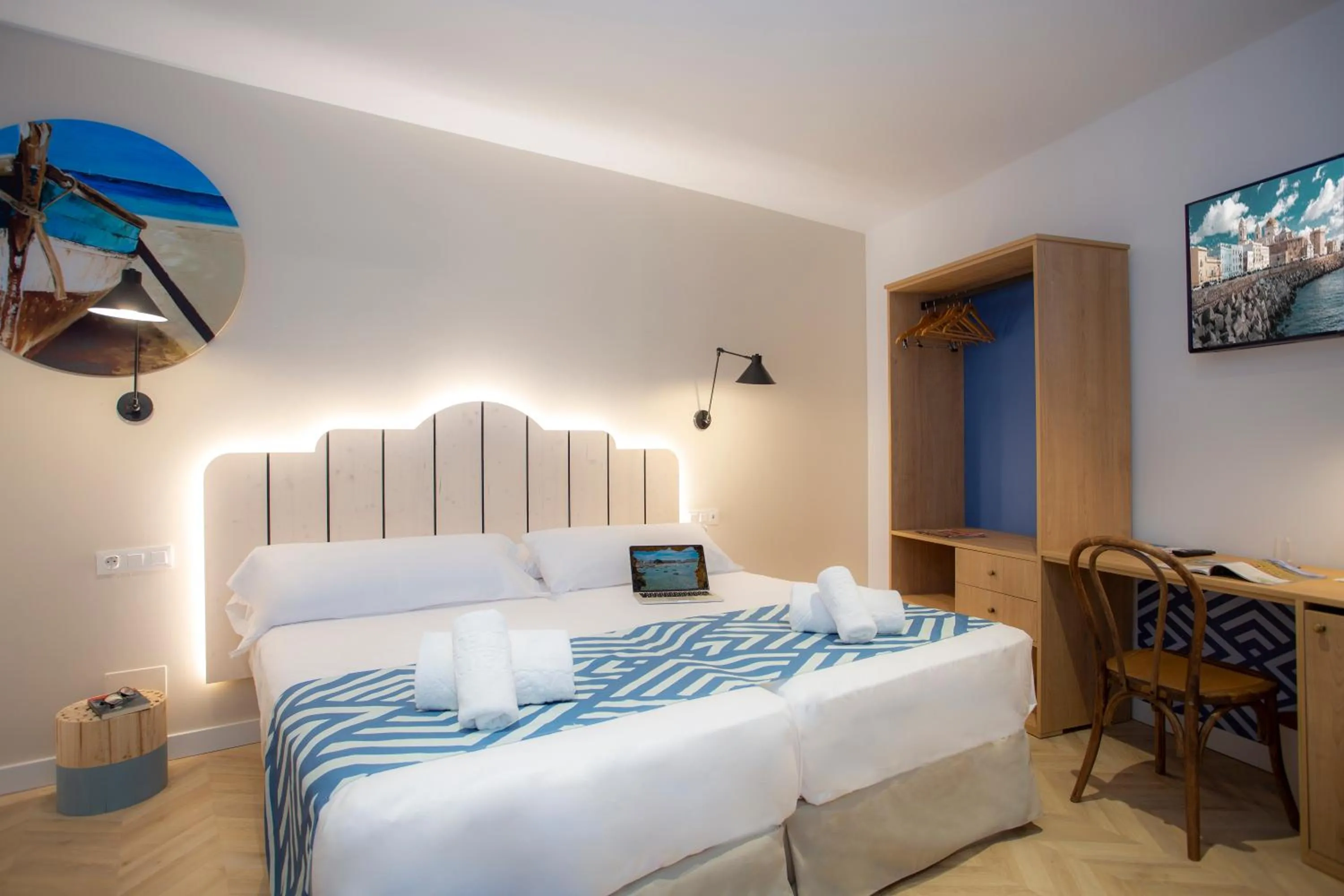 Photo of the whole room, Bed in Casual con Duende Cadiz