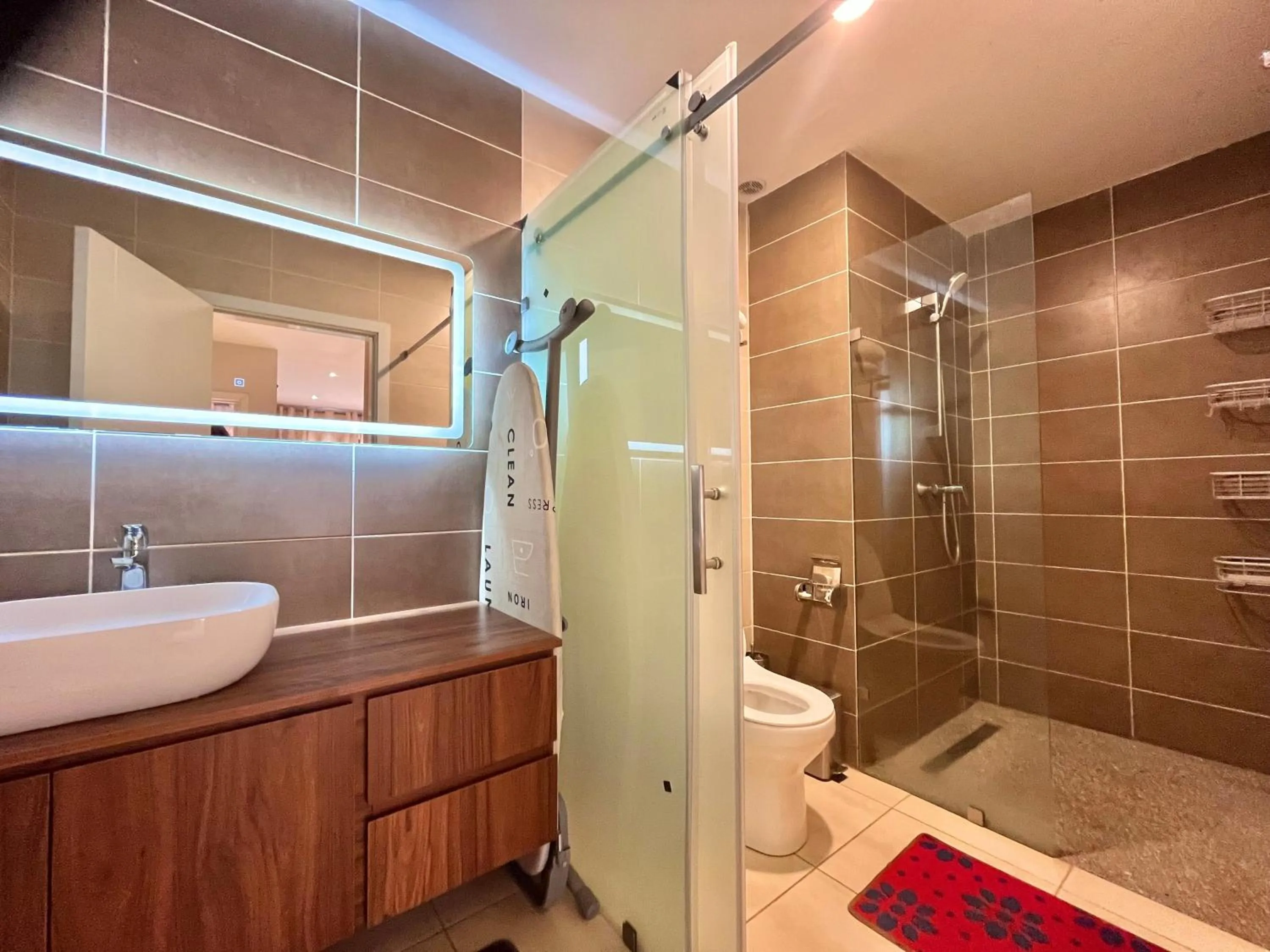 Shower in Forest View Apartments