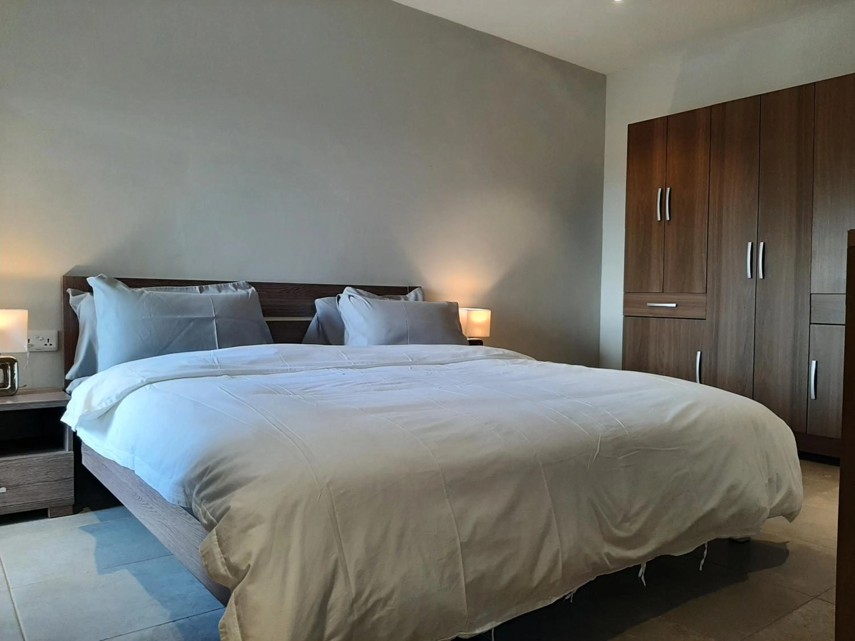 Bedroom, Bed in Forest View Apartments