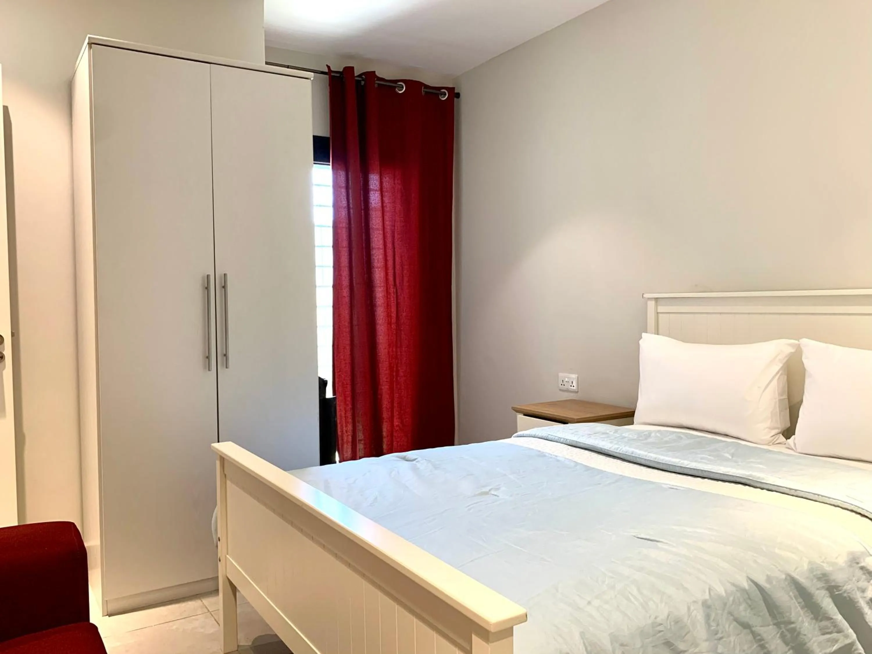 Bedroom, Bed in Forest View Apartments